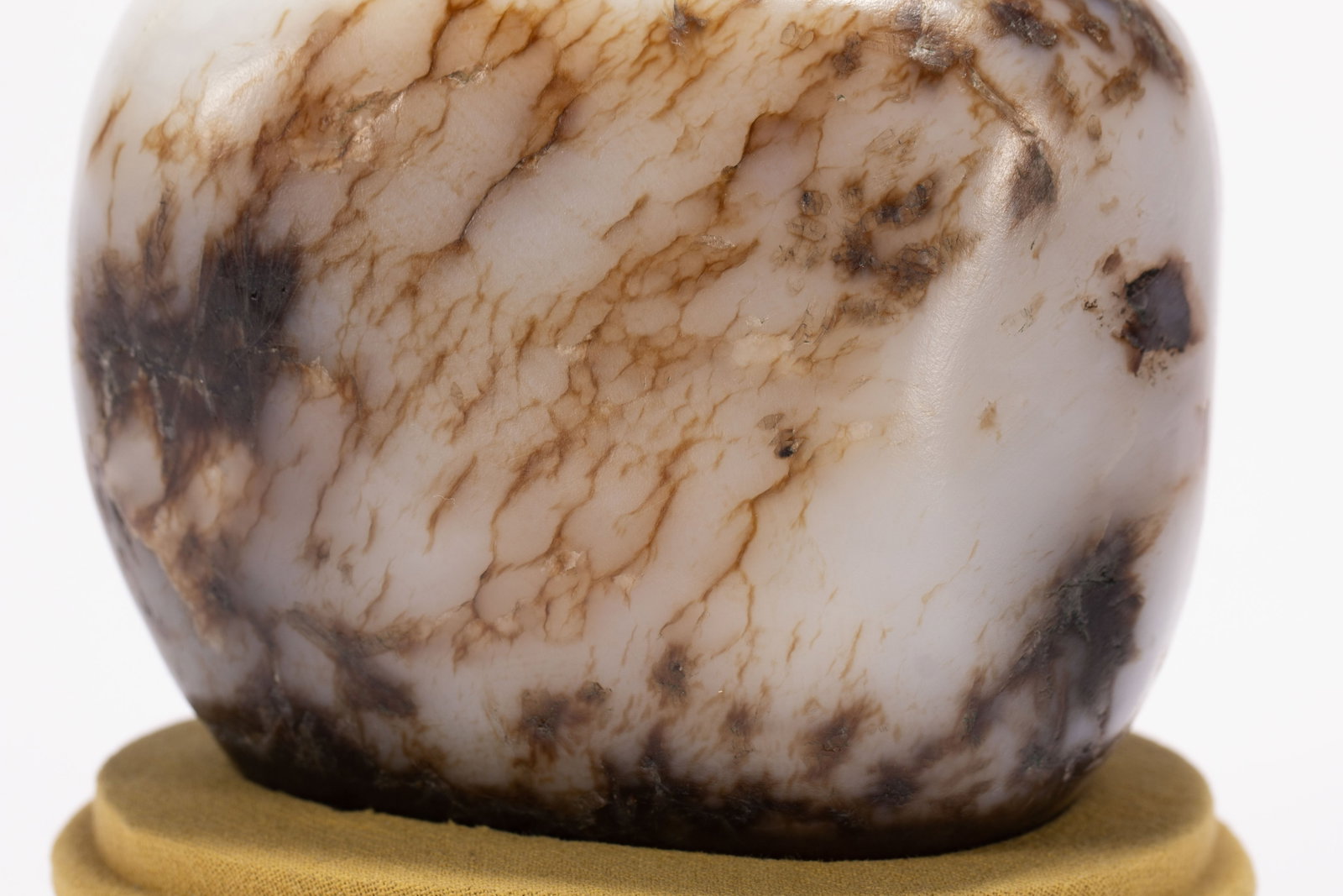 A Chinese Hetian Jade Snuff Bottle - 3