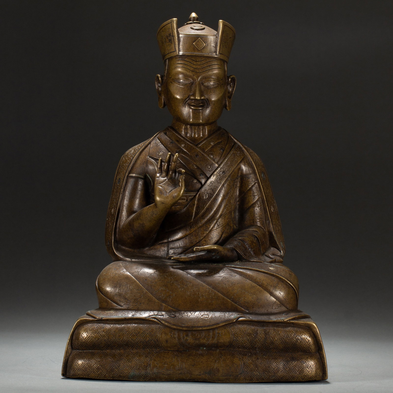 A Chinese Alloy Copper Lama Statue: A Chinese Alloy Copper Lama Statue (23.5 x 16 x 34.5cm,Weight 6380 grams)