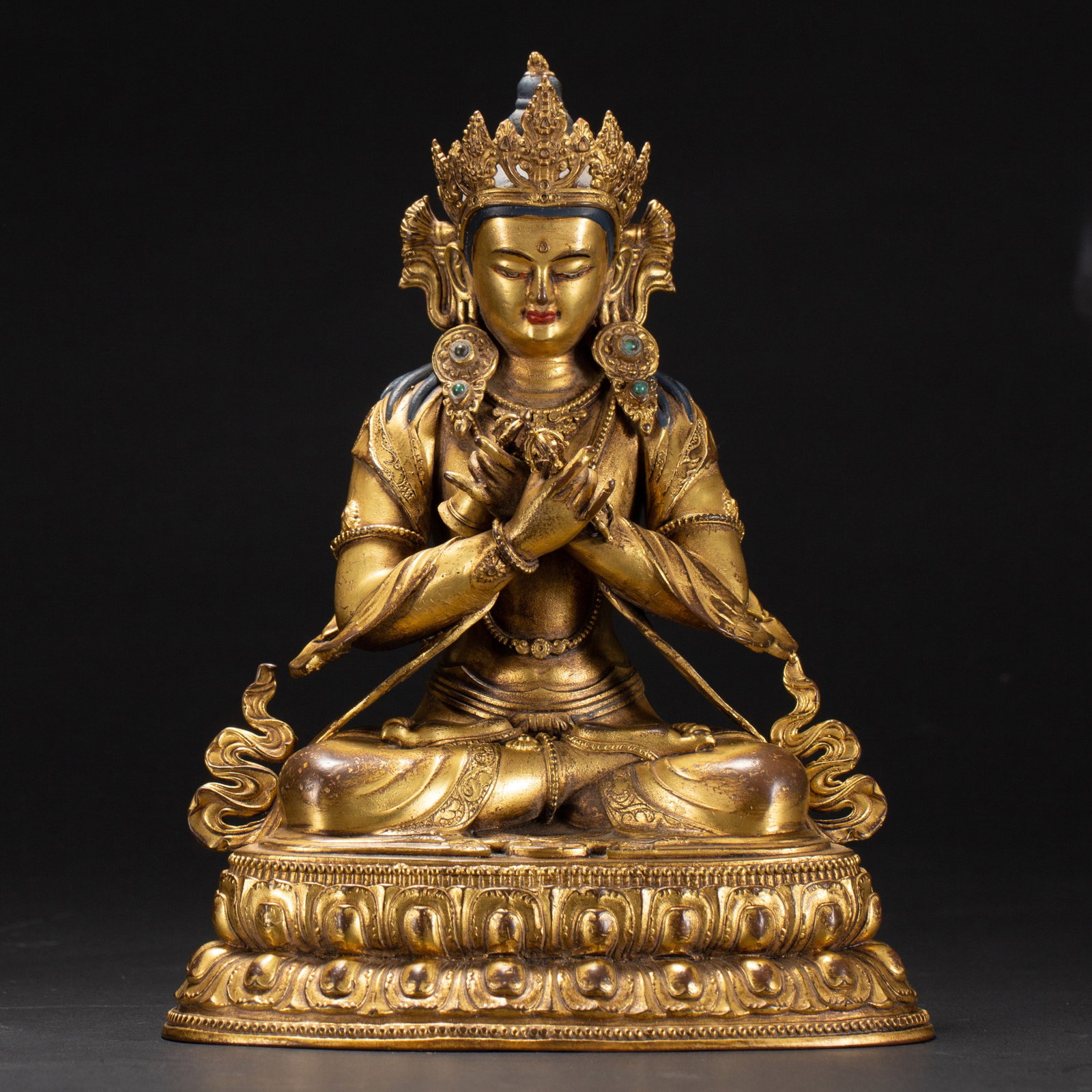 A Chinese Gilt Bronze Buddha Statue: A Chinese Gilt Bronze Buddha Statue (18 x 12 x 24cm,Weight 1720 grams)