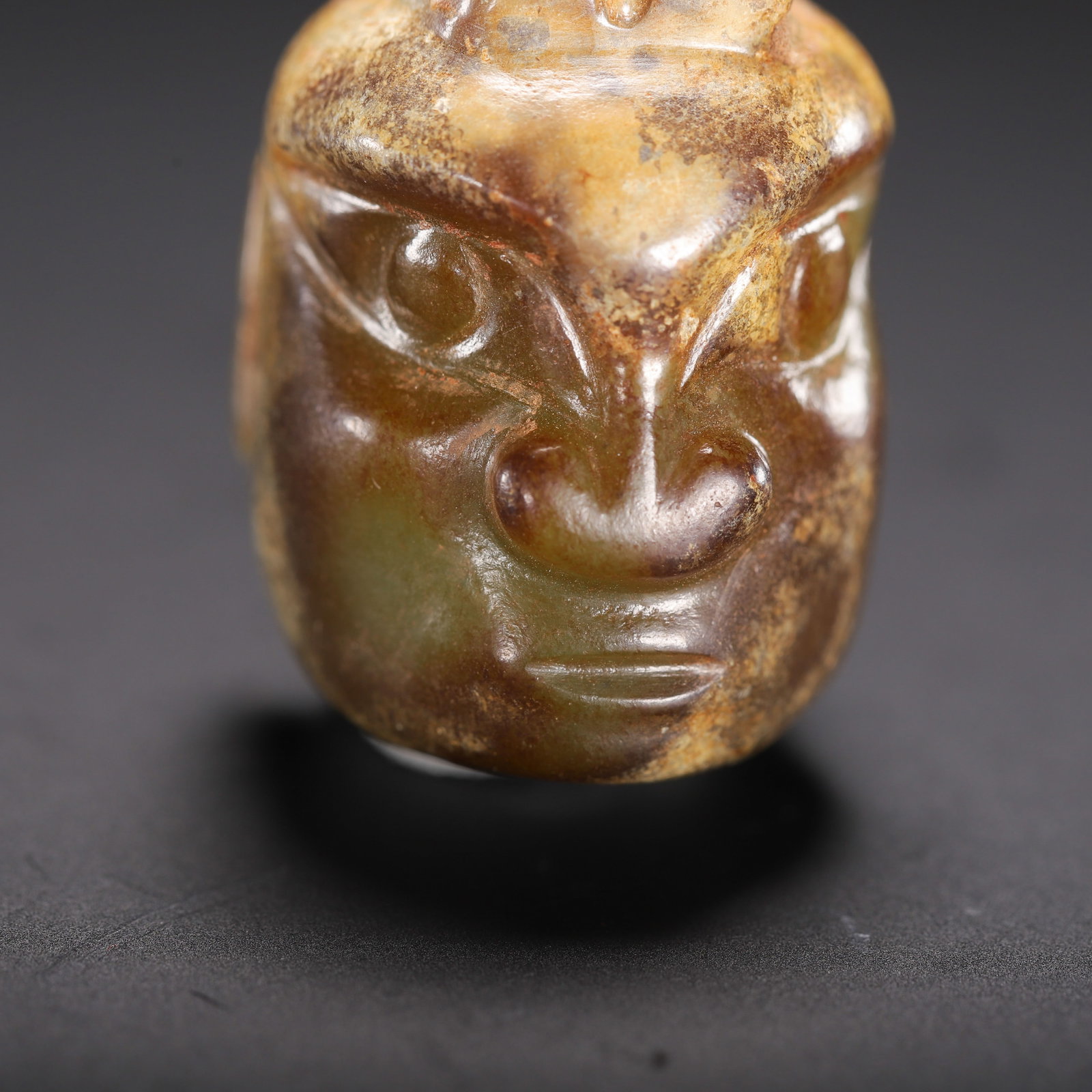 A CARVED JADE MYTHICAL BEAST HEAD - 3