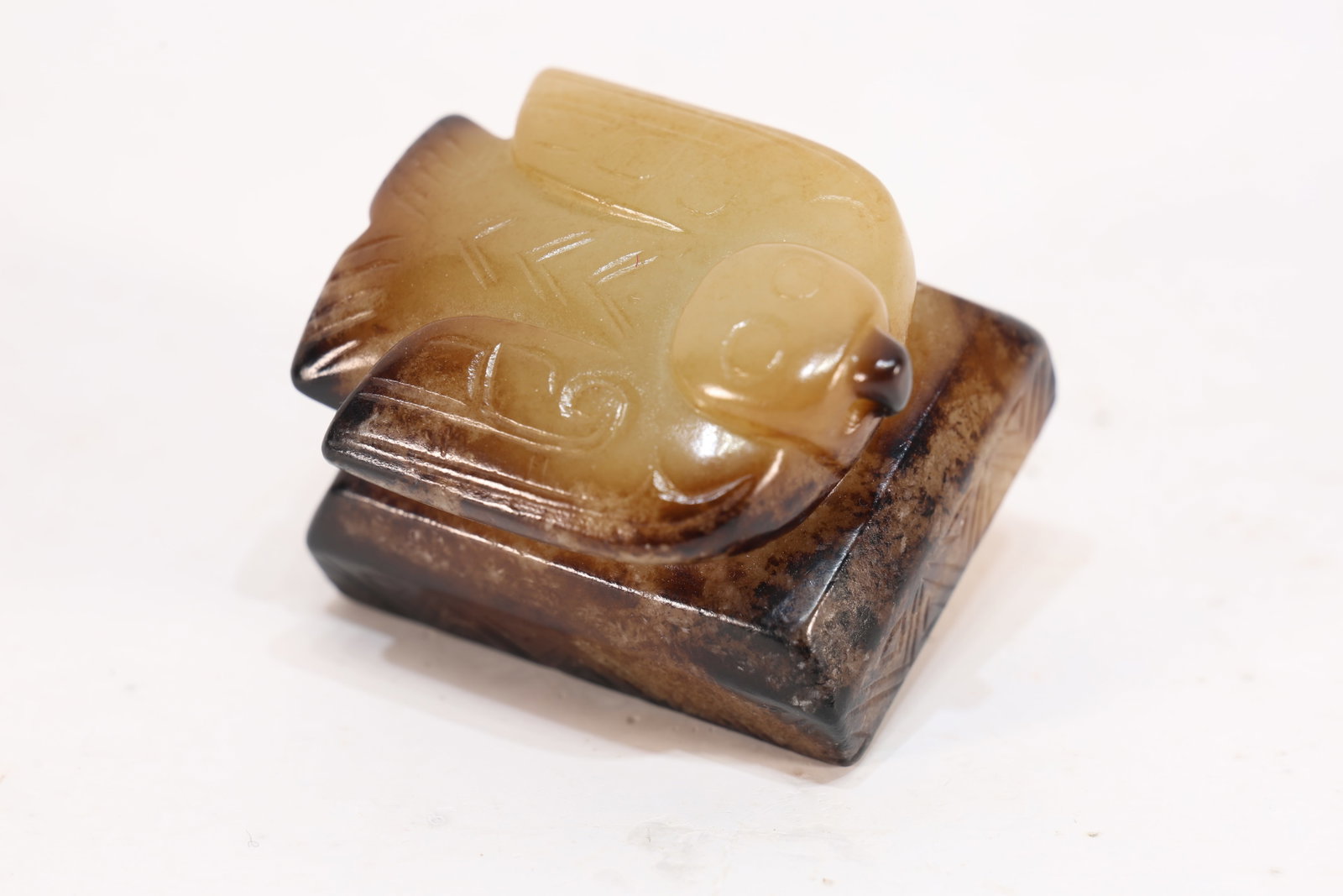 Jade Carved Beast Face Pattern Bird Shape Stone Seal: Jade Carved Beast Face Pattern Bird Shape Stone Seal (4 x 3.2 x 2.5cm)