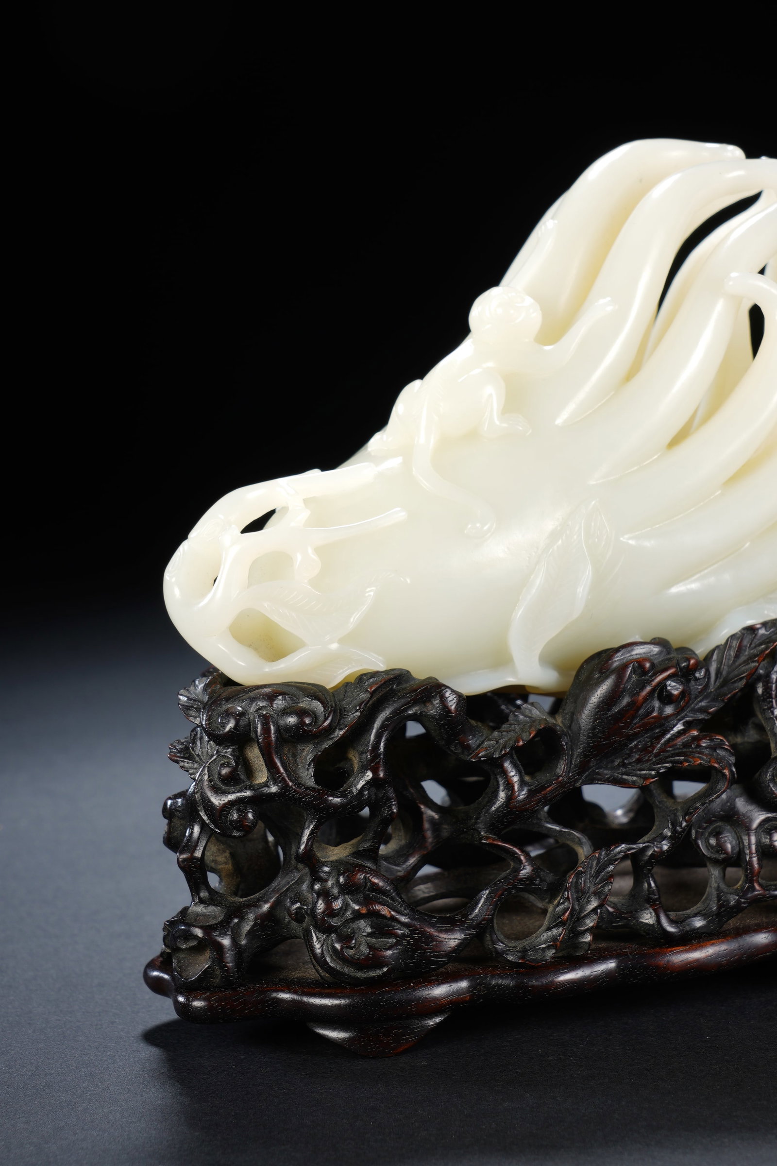 Jade Carved Buddha Hand Fruit Shape Figure - 3