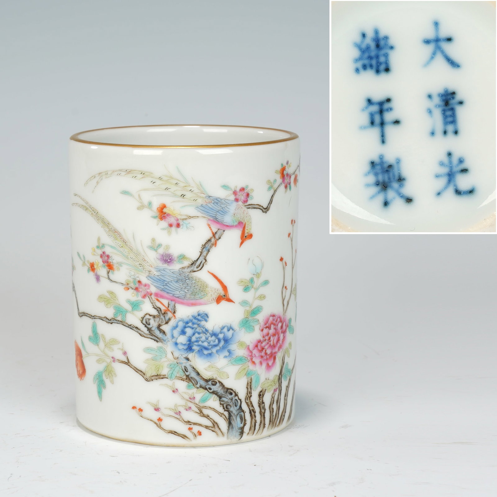 Famille Rose Flower and Bird Pattern Porcelain Brush Pot: Famille Rose Flower and Bird Pattern Porcelain Brush Pot (9.5 x 12cm)