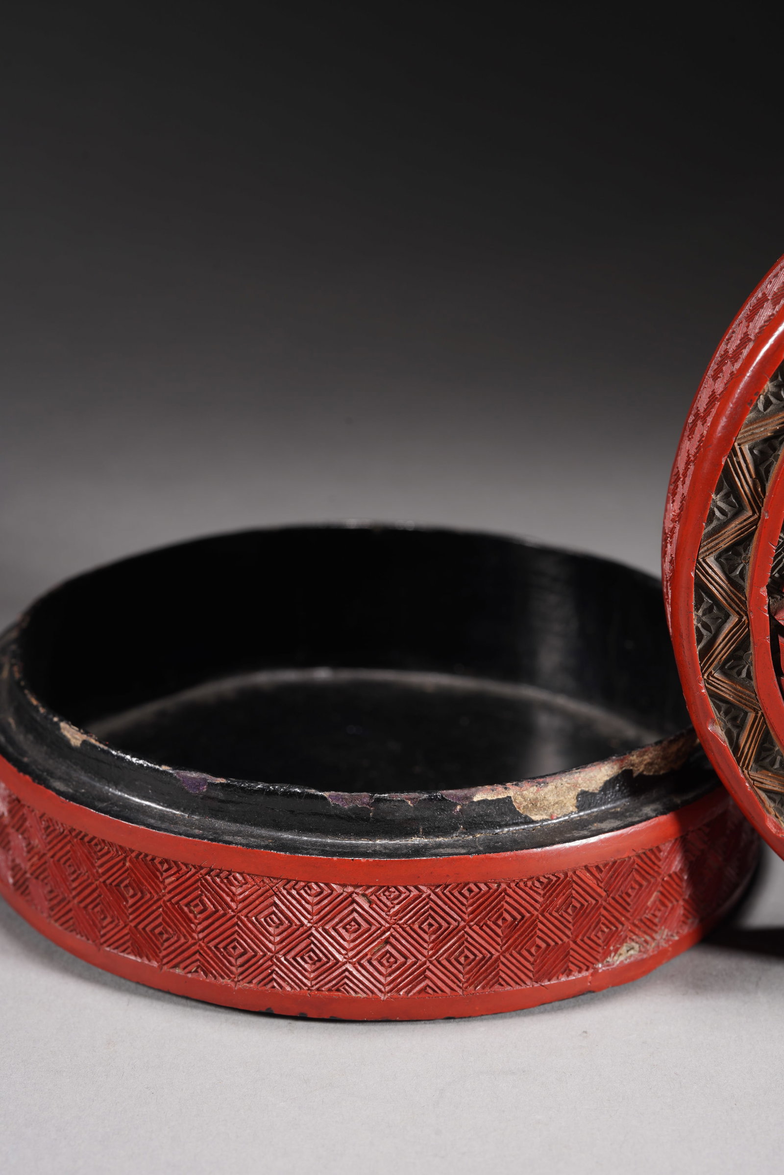 Lacquerware Red Carved Flower and Chun Pattern Lid Box - 6