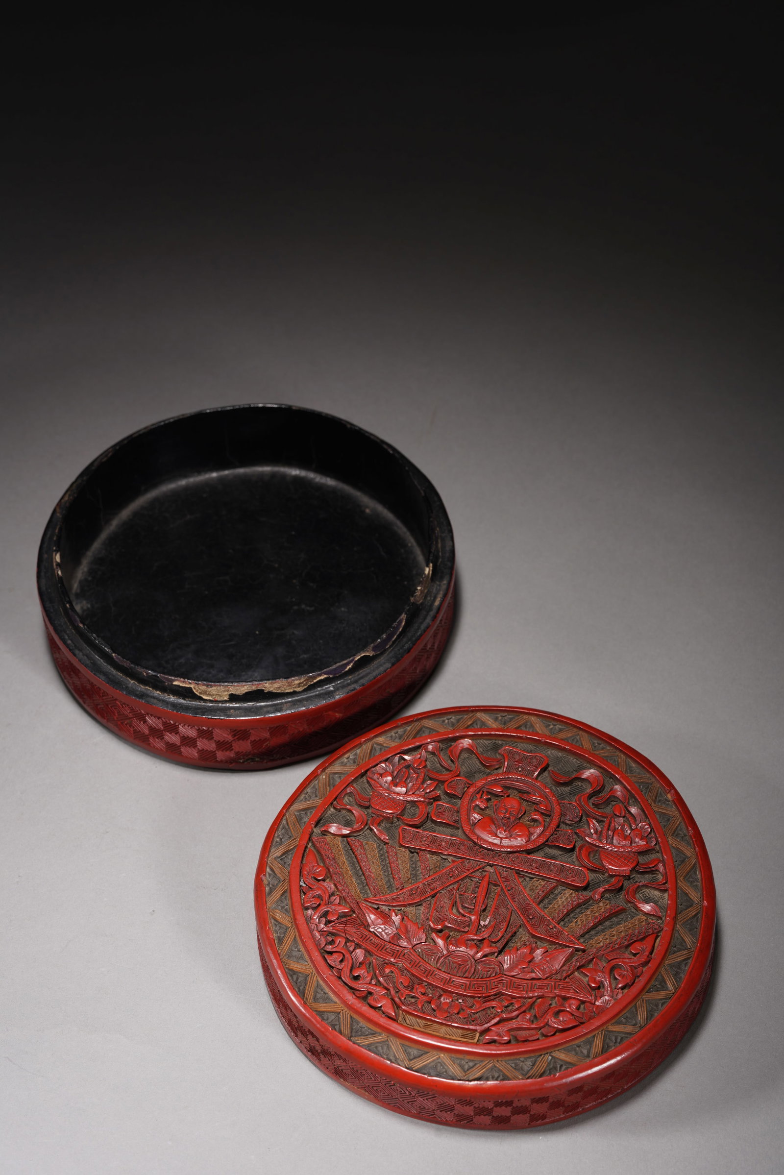 Lacquerware Red Carved Flower and Chun Pattern Lid Box - 7