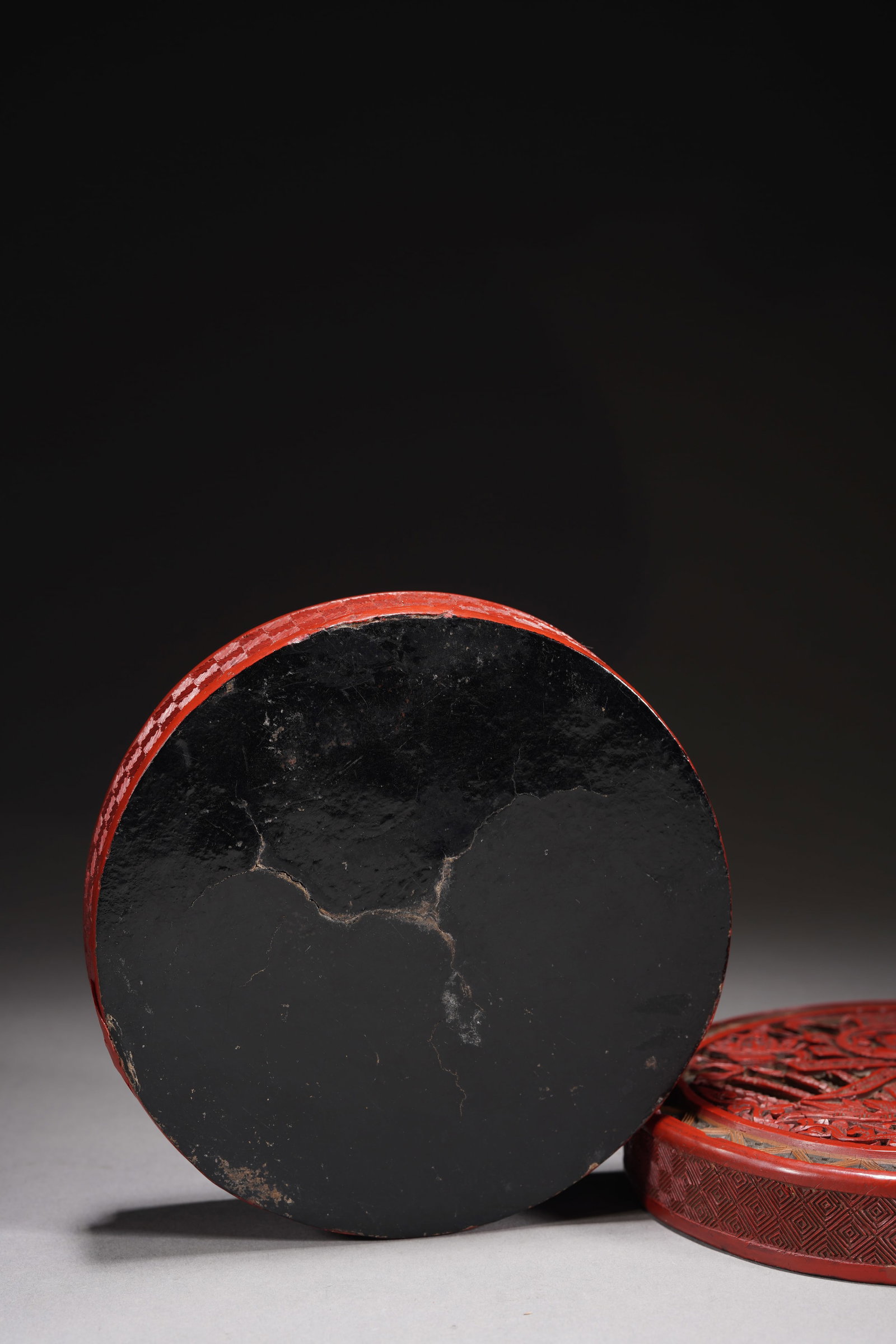 Lacquerware Red Carved Flower and Chun Pattern Lid Box - 9