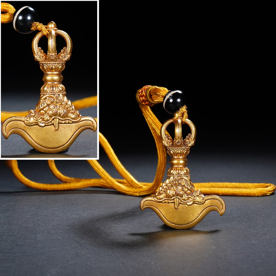 Gilt Bronze Vajra Ornament: Gilt Bronze Vajra Ornament (3.4 x 1 x 4.7cm,Weight 29g)