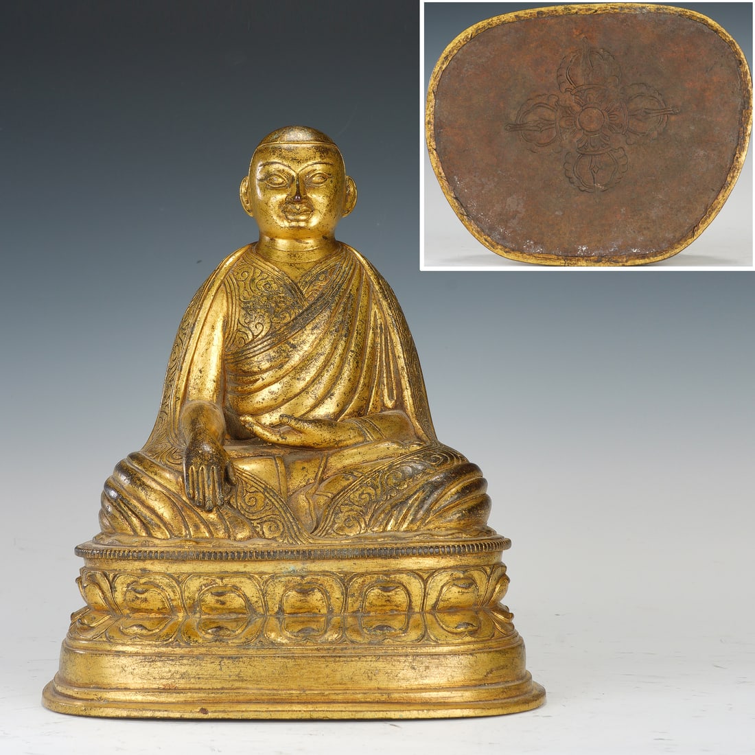 Gilt Bronze Guru Figure: Gilt Bronze Guru Figure (21 x 17 x 25cm,Weight 3703g)
