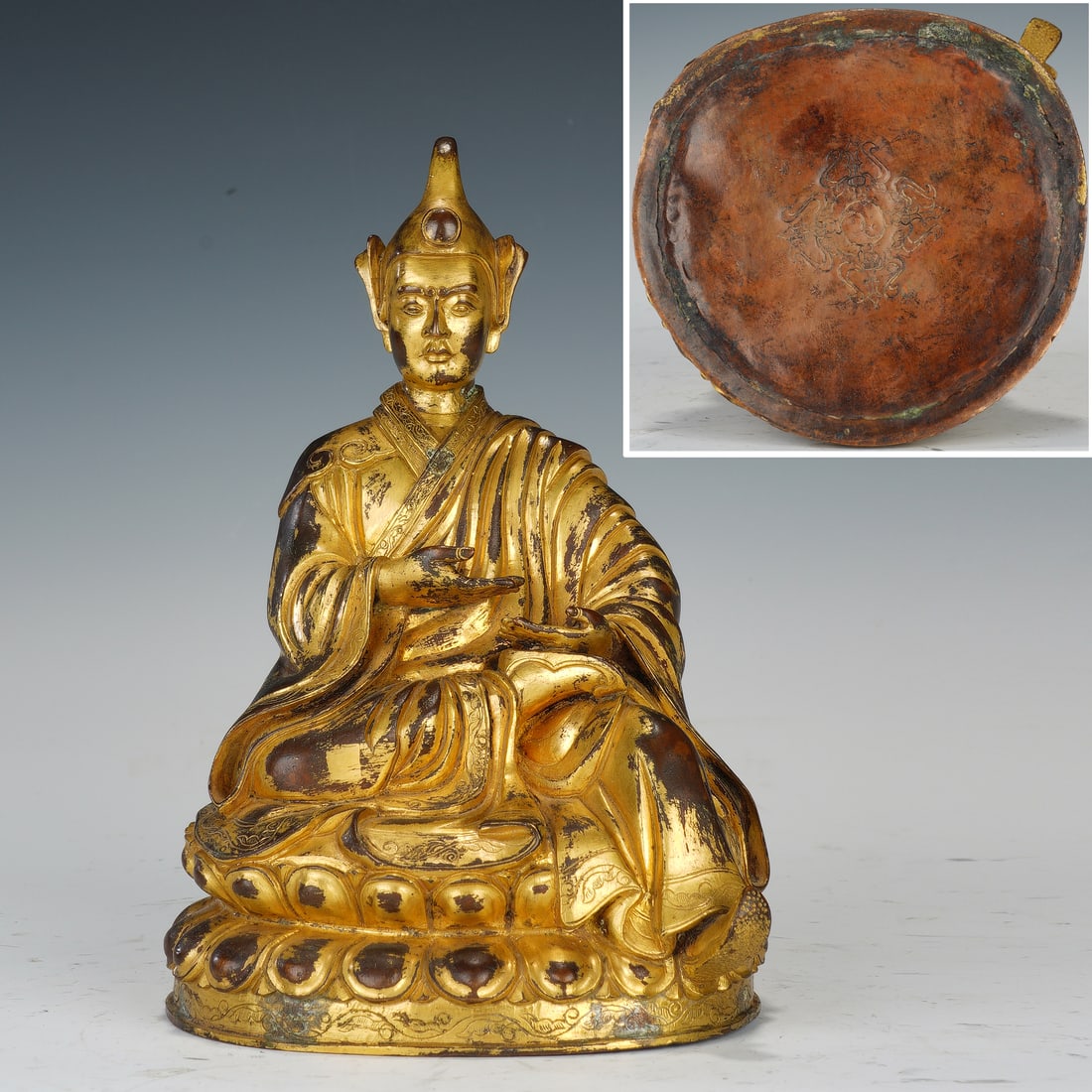 Gilt Bronze Guru Figure: Gilt Bronze Guru Figure (12 x 11.5 x 19cm,Weight 1505g)