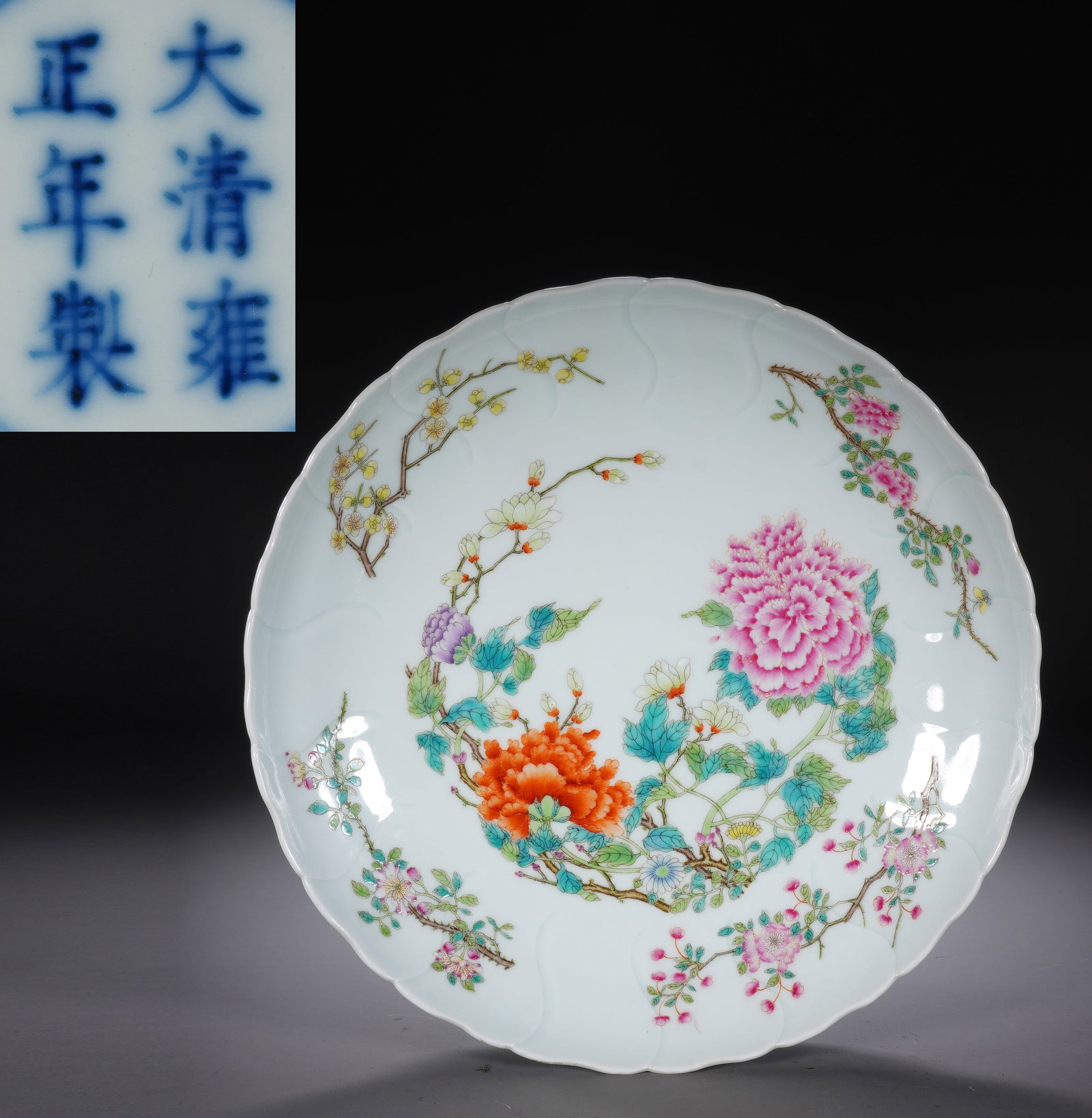 Famille Rose Flower Pattern Porcelain Plate: Famille Rose Flower Pattern Porcelain Plate (21.5 x 4cm)