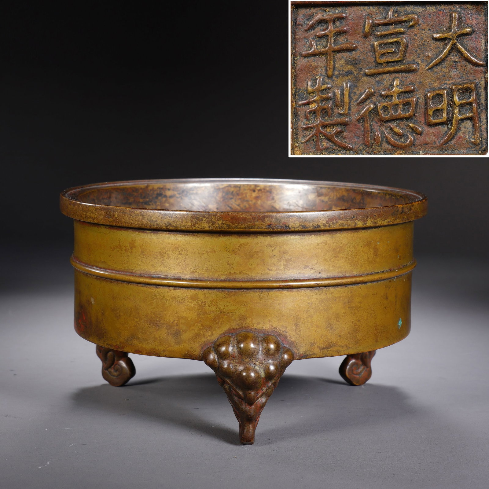 Bronze Carved Three Lion Foots Incense Burner: Bronze Carved Three Lion Foots Incense Burner (14 x 8cm,Weight 1159g)