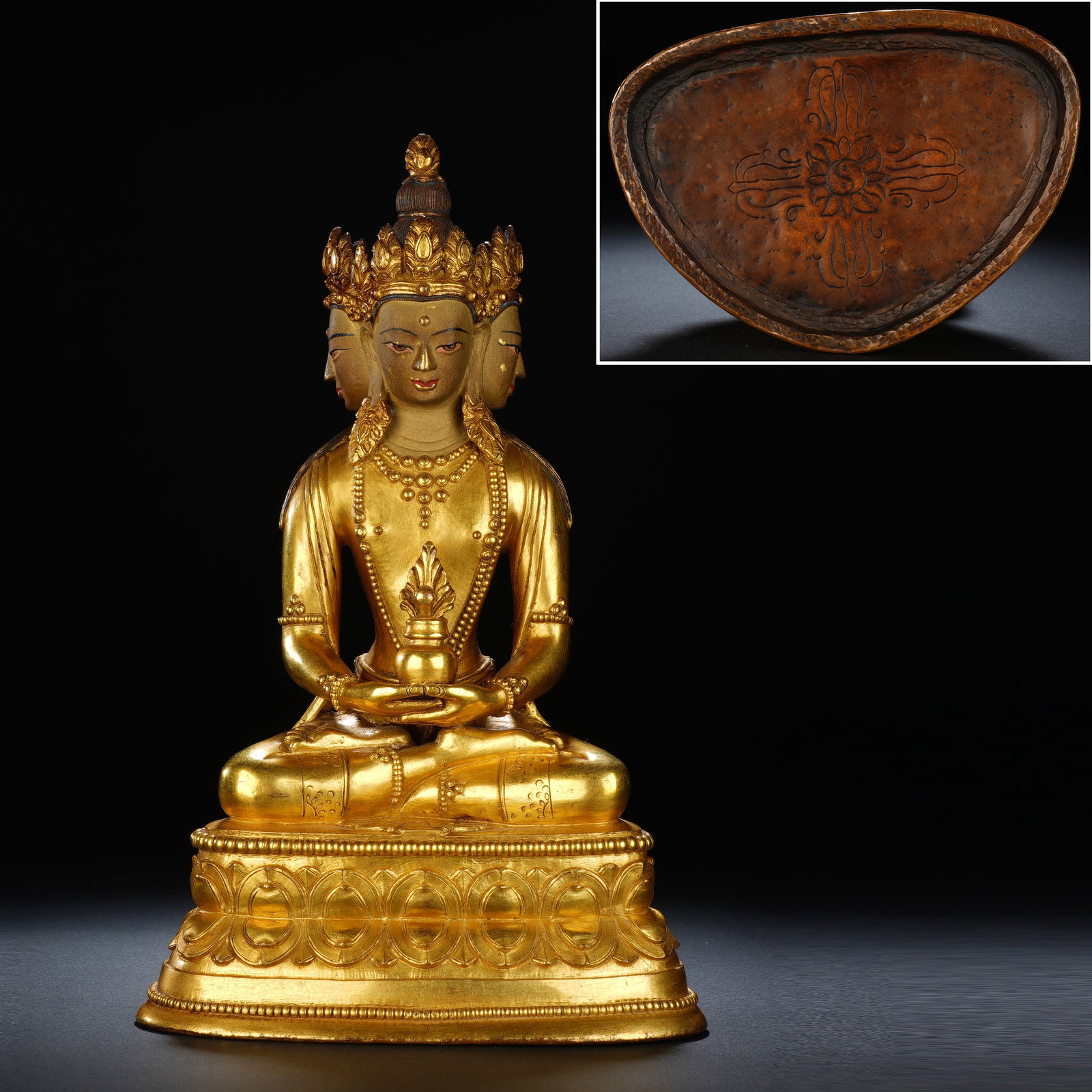 Gilt Bronze Infinite Life Buddha Figure: Gilt Bronze Infinite Life Buddha Figure (13.5 x 10 x 22cm,Weight 1978g)