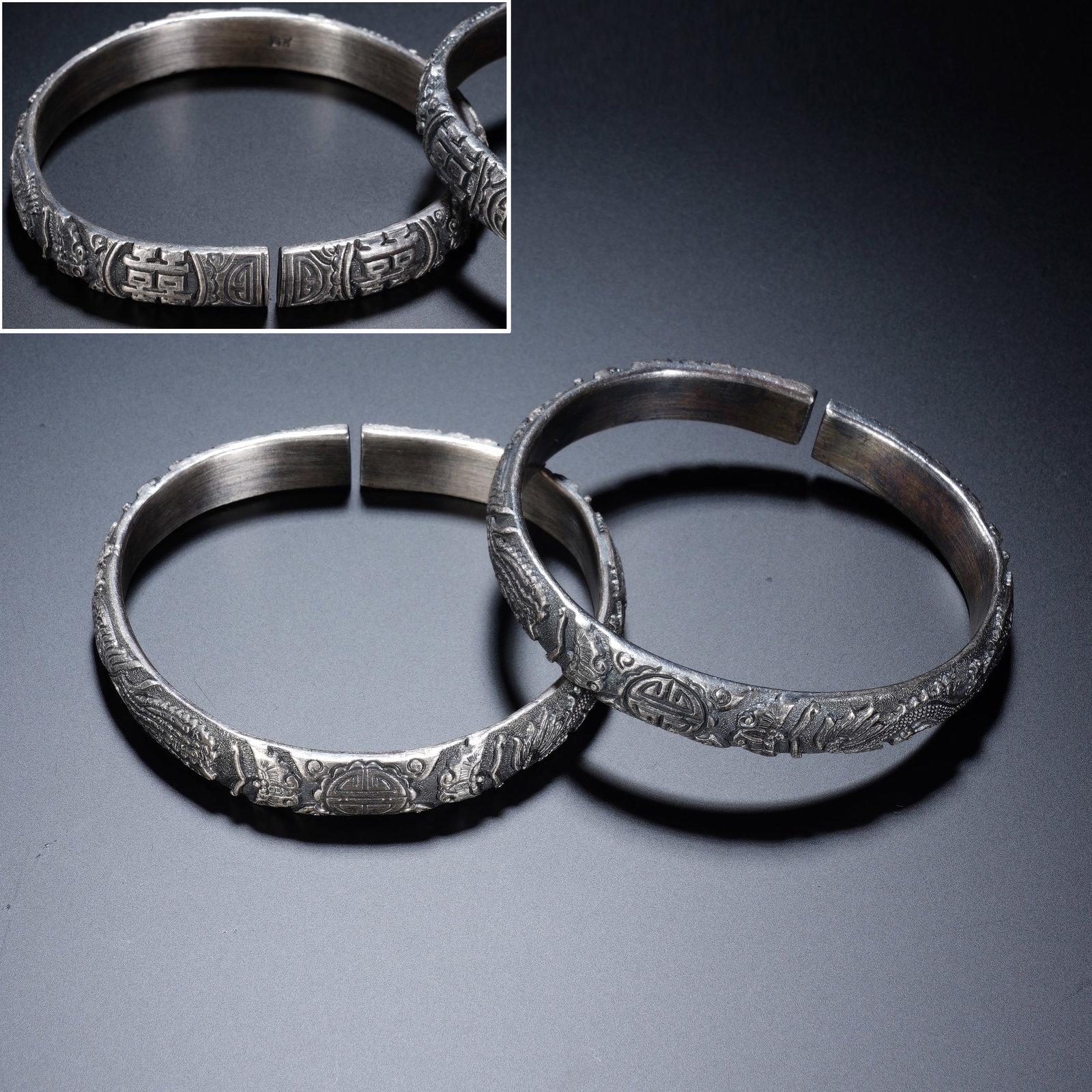 Pair of Silver Carved Flower with Butterfly Pattern Bangle: Pair of Silver Carved Flower with Butterfly Pattern Bangle (7 x 6.5cm,Weight 117g)