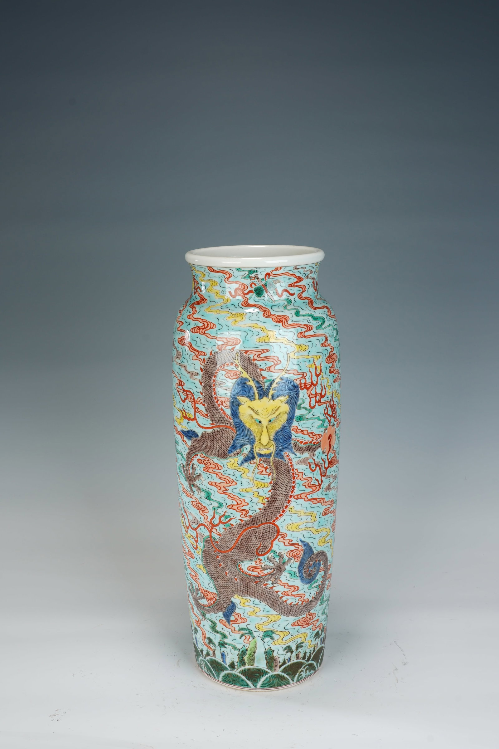 Wucai Cloud and Dragon Pattern Porcelain Vase - 5