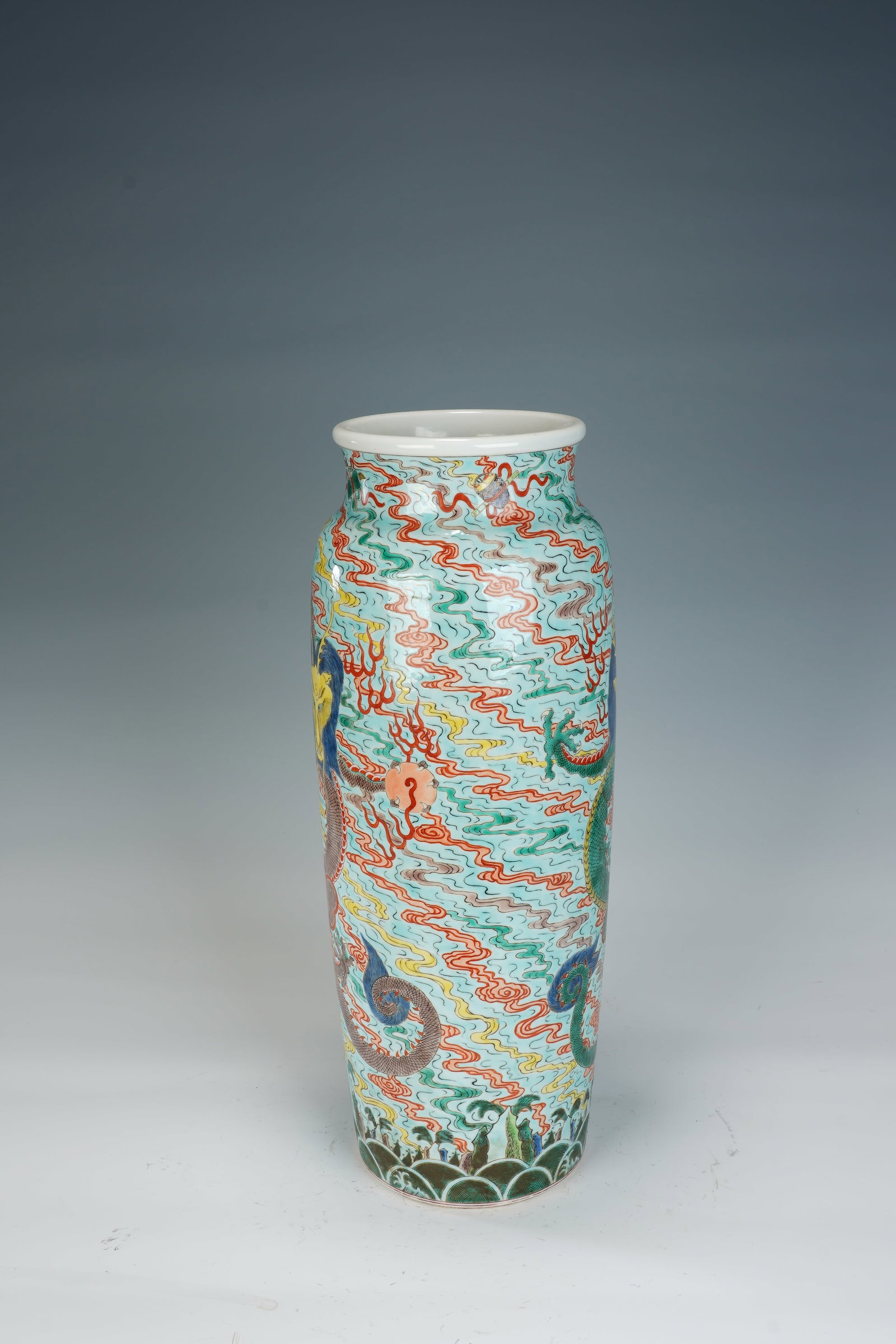 Wucai Cloud and Dragon Pattern Porcelain Vase - 6