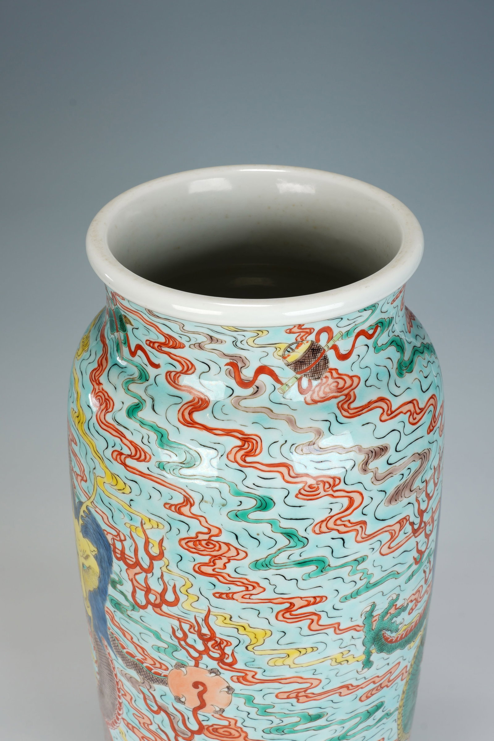 Wucai Cloud and Dragon Pattern Porcelain Vase - 7