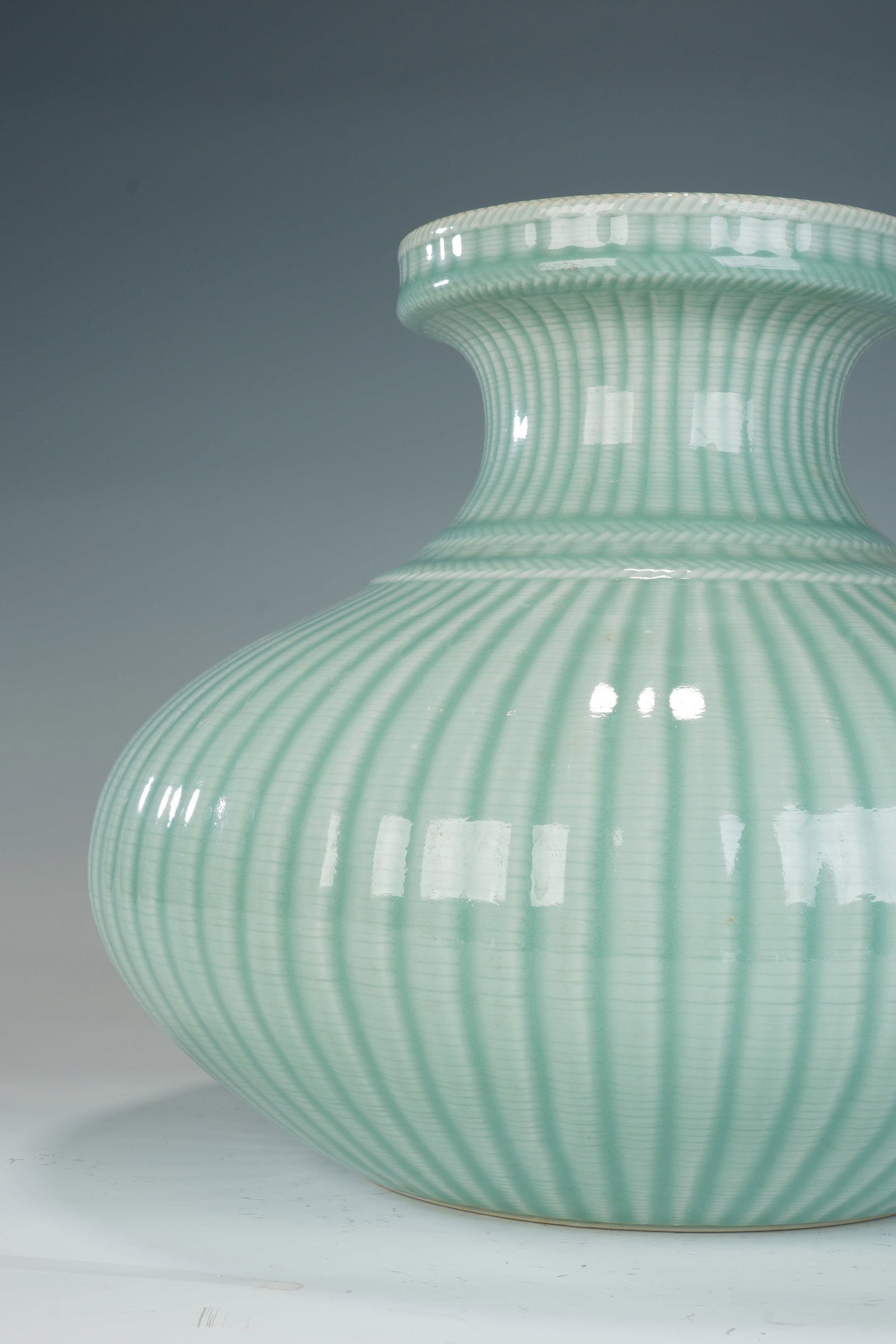 Bean Green Glazed Flower Pattern Porcelain Zun - 3