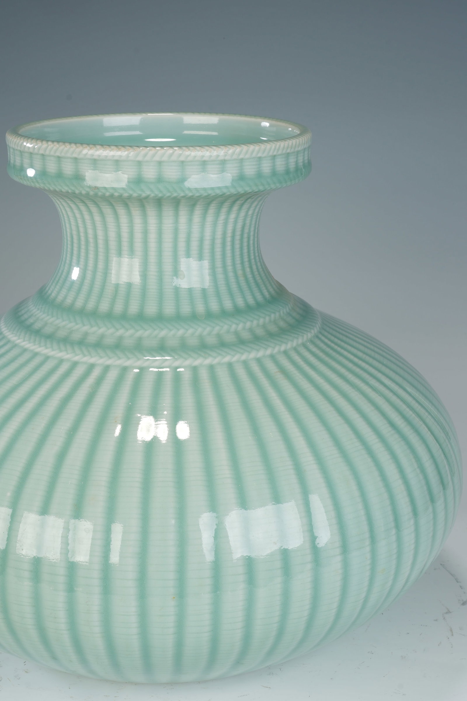 Bean Green Glazed Flower Pattern Porcelain Zun - 4