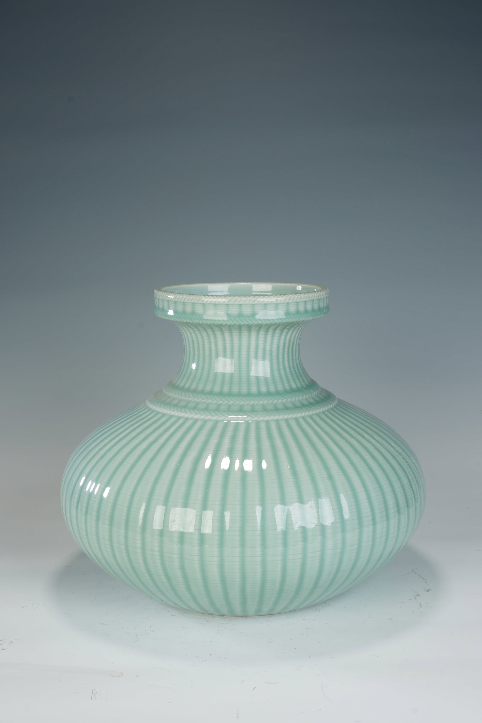 Bean Green Glazed Flower Pattern Porcelain Zun - 5