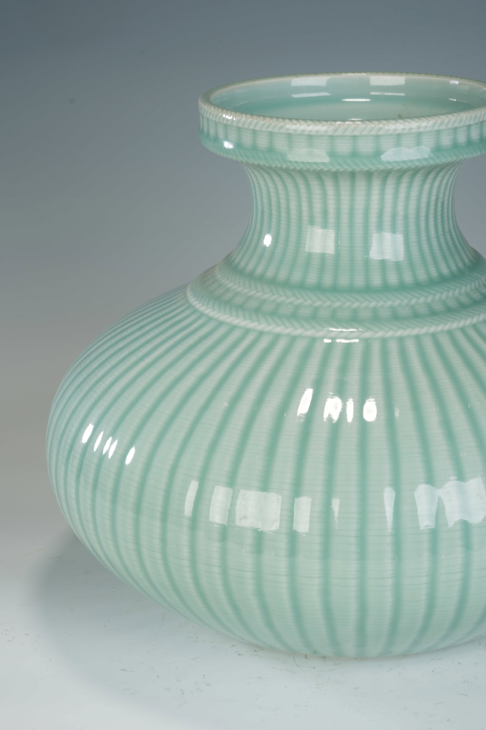 Bean Green Glazed Flower Pattern Porcelain Zun - 6