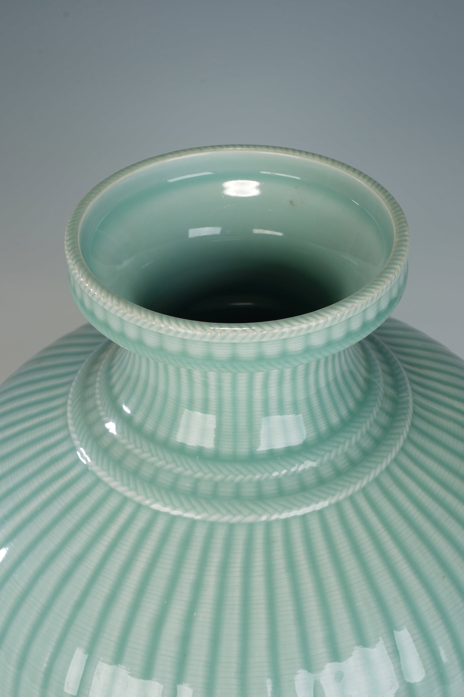 Bean Green Glazed Flower Pattern Porcelain Zun - 7