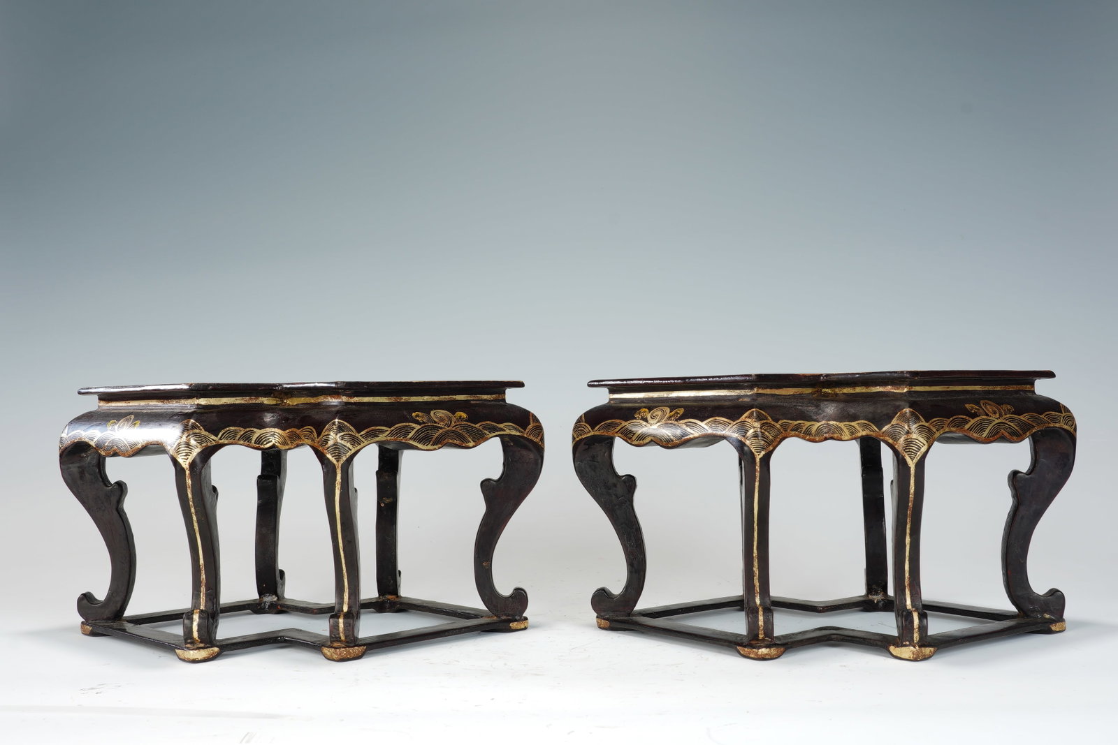 Pair of Lacquerware Gold Drawing Dragon Pattern Square Table - 2