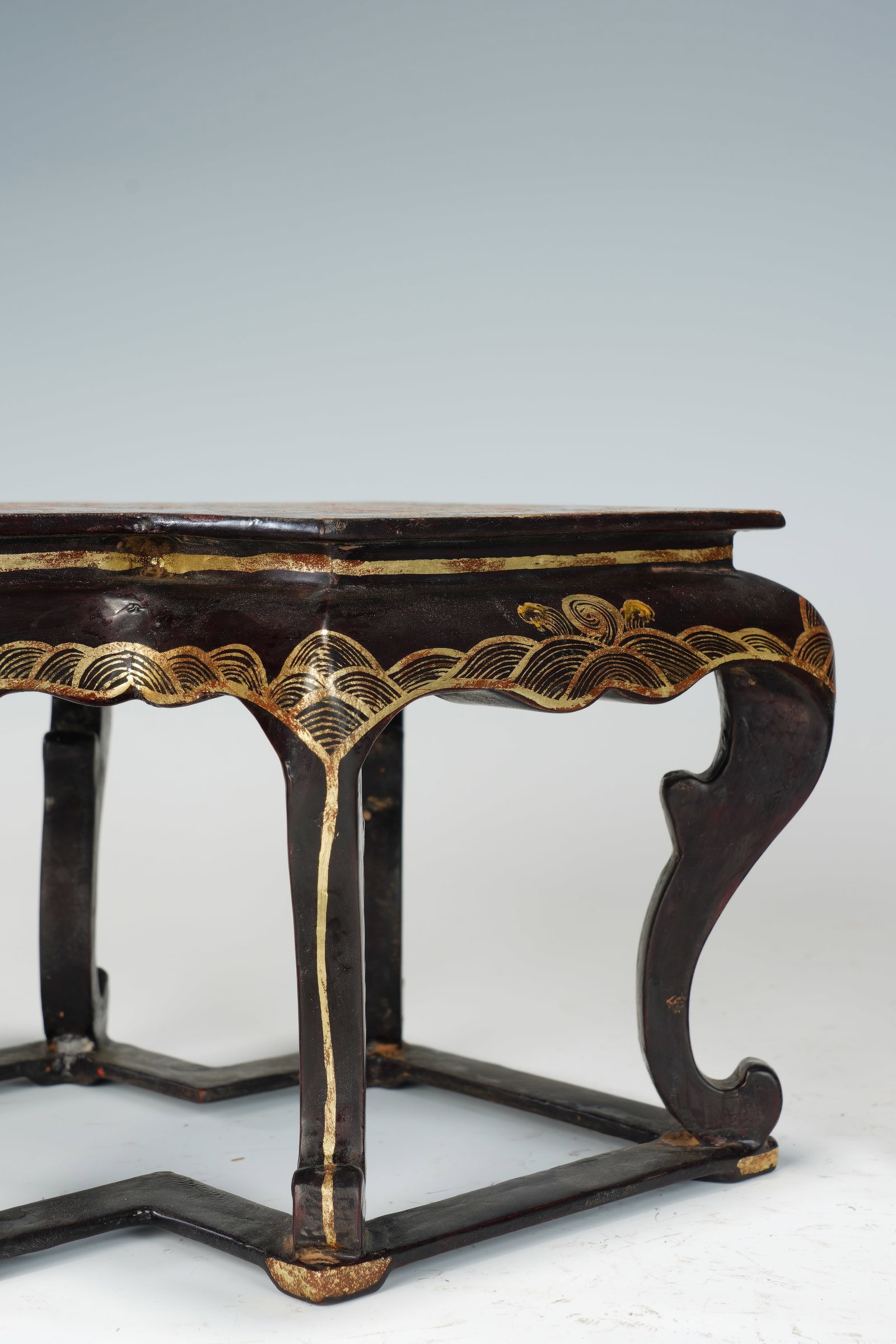 Pair of Lacquerware Gold Drawing Dragon Pattern Square Table - 3