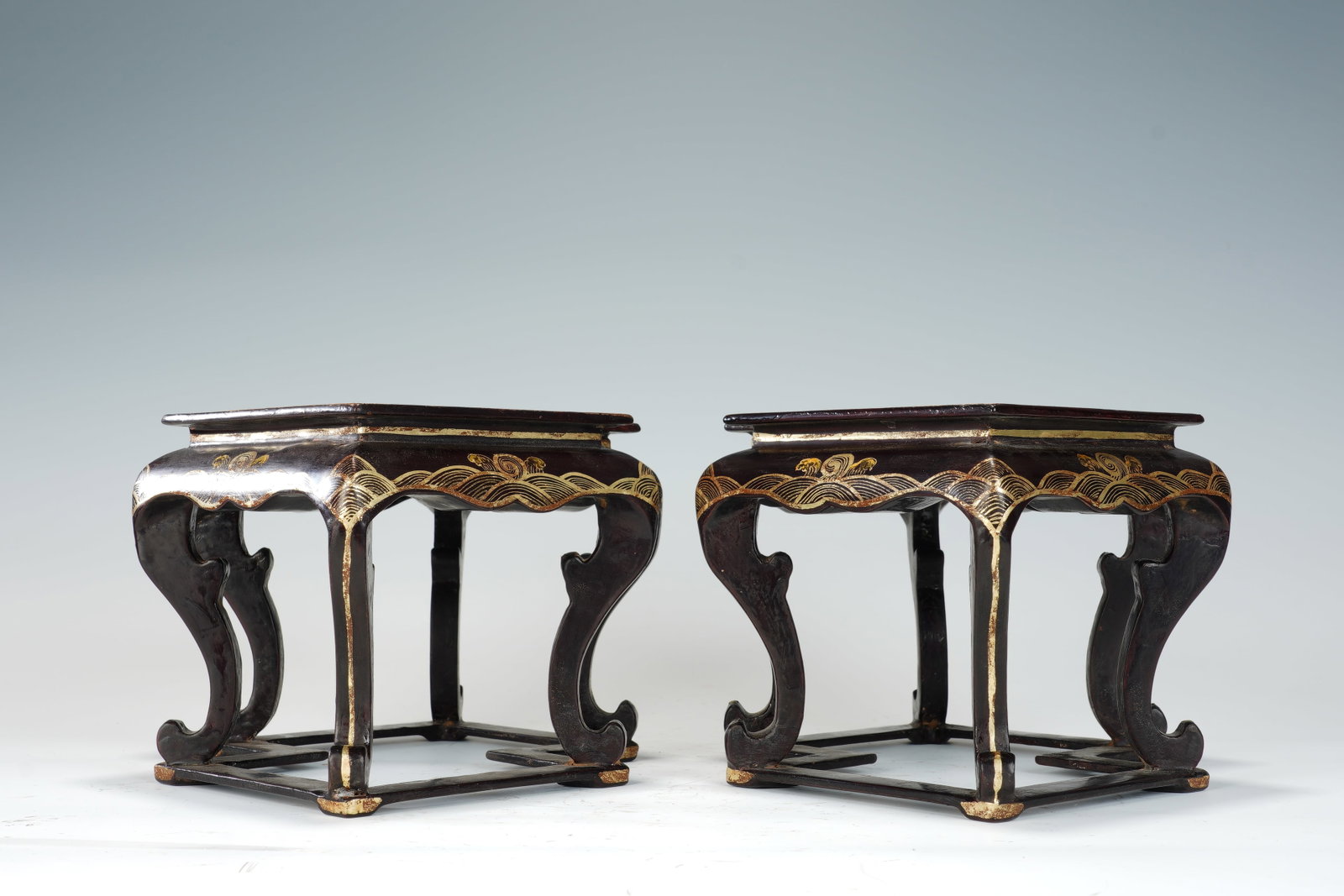 Pair of Lacquerware Gold Drawing Dragon Pattern Square Table - 5