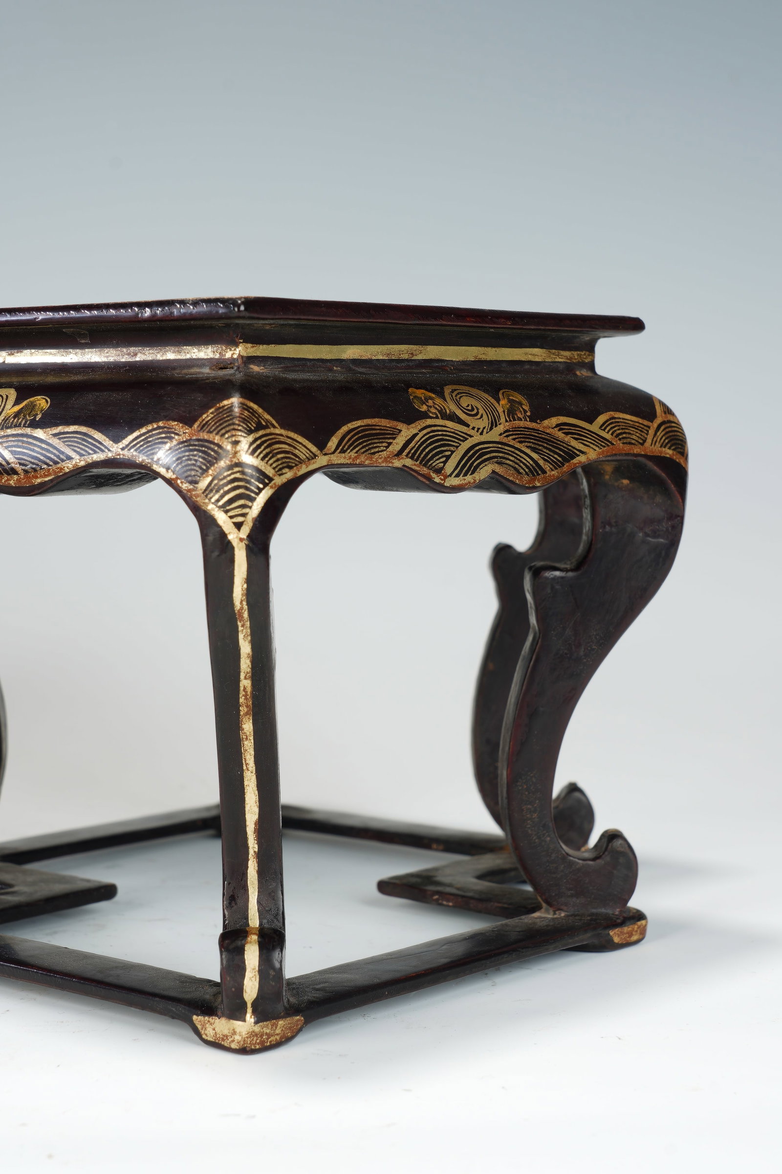 Pair of Lacquerware Gold Drawing Dragon Pattern Square Table - 6