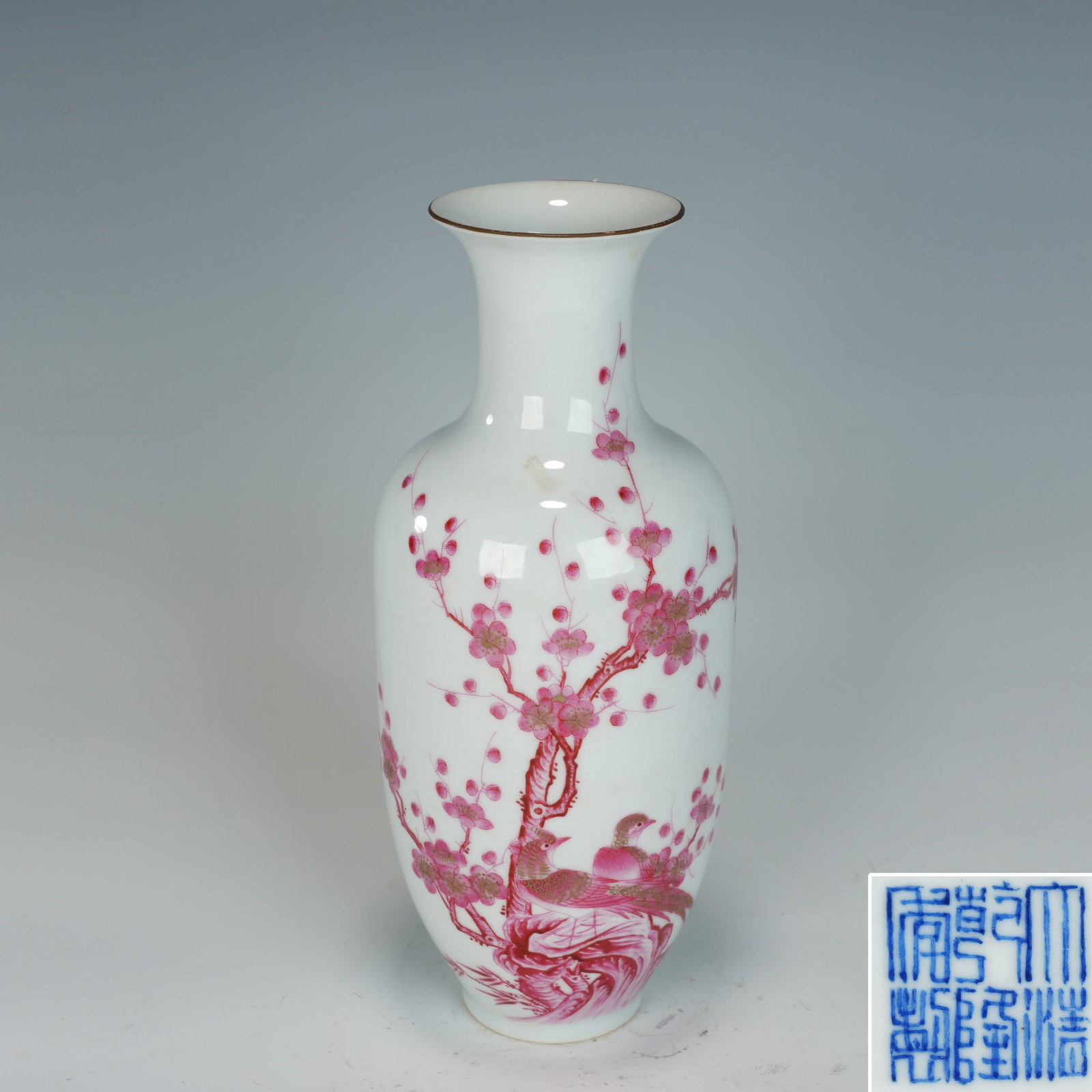 Famille Rose Magpie with Plum Flower Pattern Porcelain Vase: Famille Rose Magpie with Plum Flower Pattern Porcelain Vase (10 x 26cm)