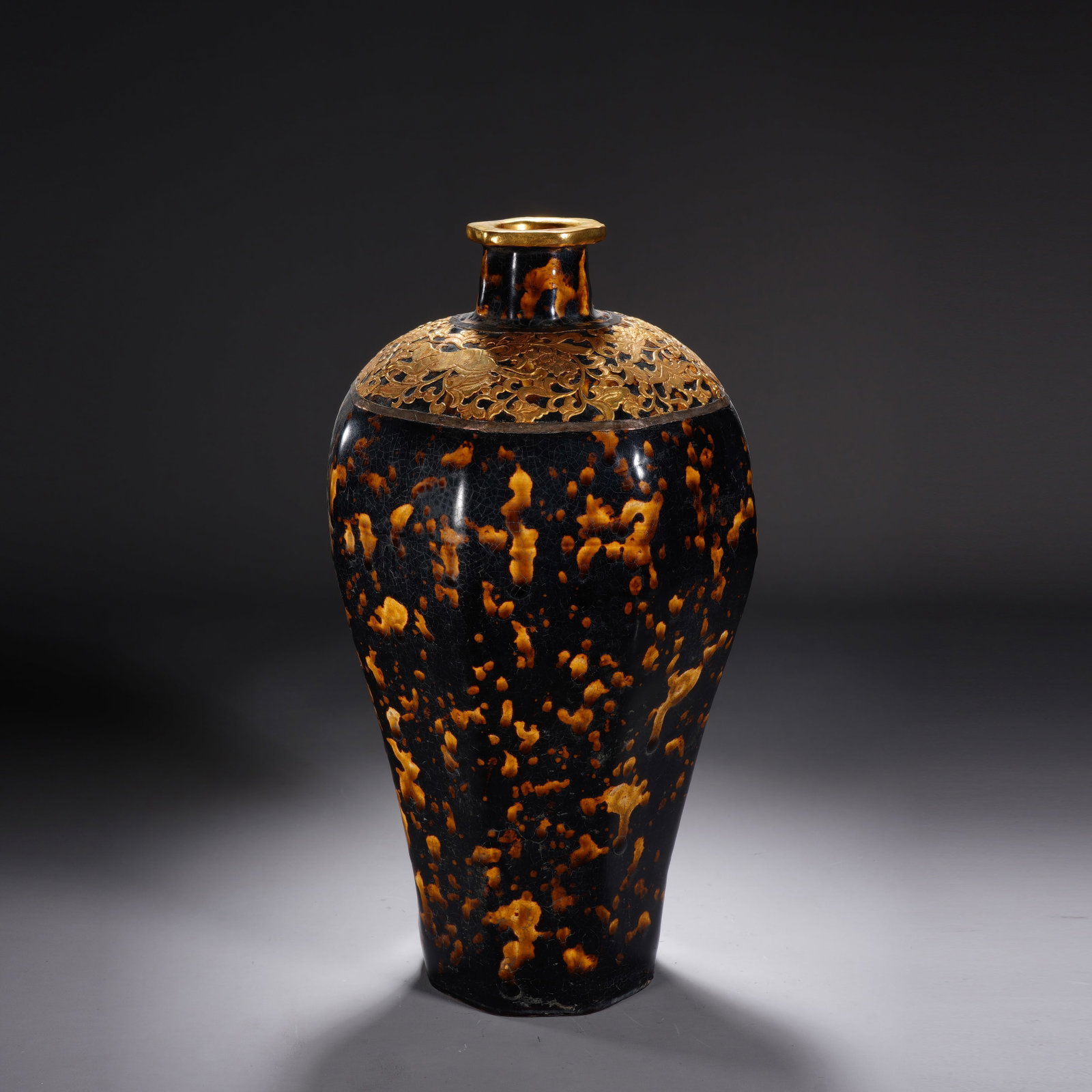 Black Glazed Inlaid Gilt Bronze Carved Flower Pattern Porcelain Vase: Black Glazed Inlaid Gilt Bronze Carved Flower Pattern Porcelain Vase (16 x 30cm)