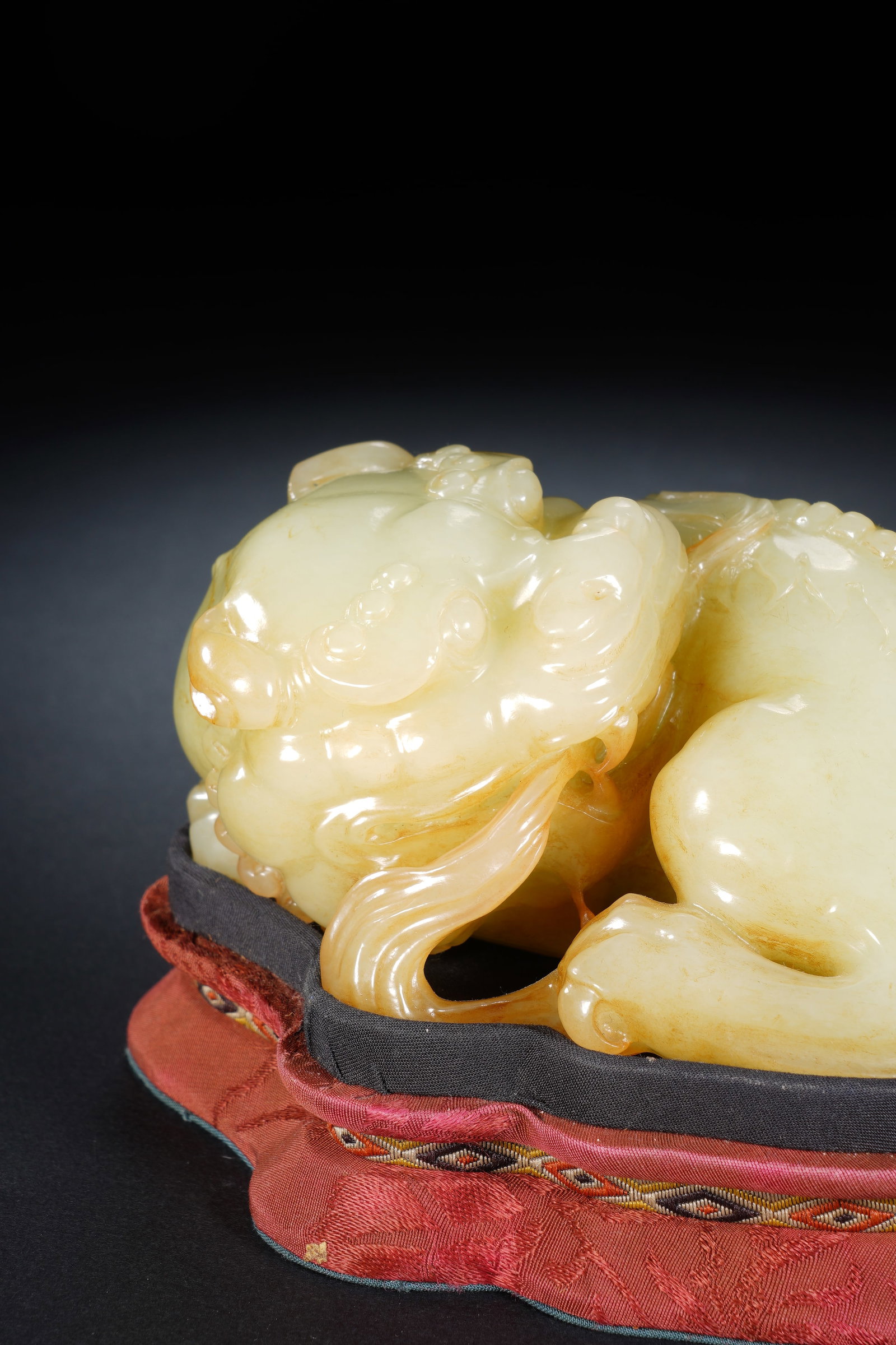 Jade Carved Beast Shape Figure - 2