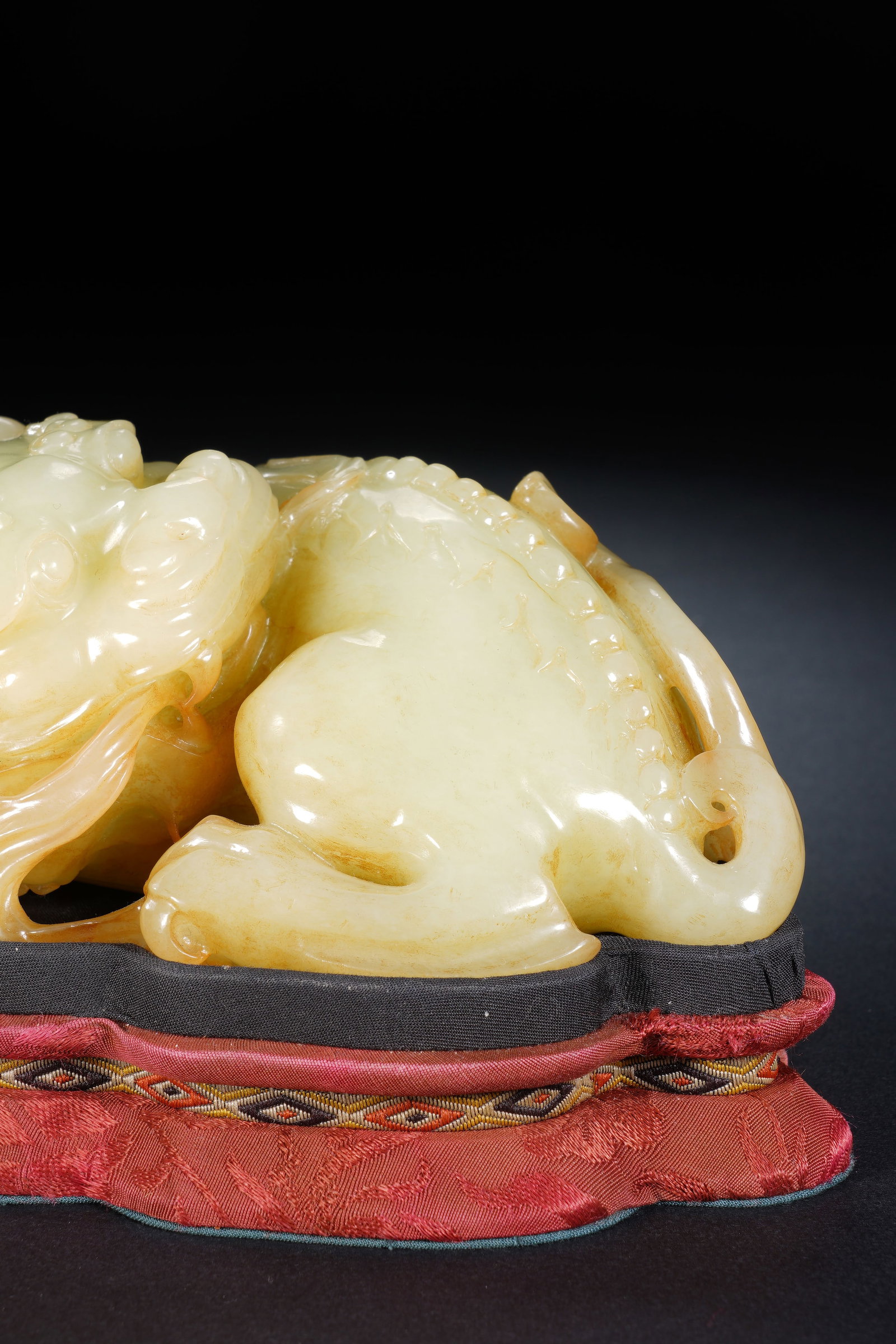 Jade Carved Beast Shape Figure - 3