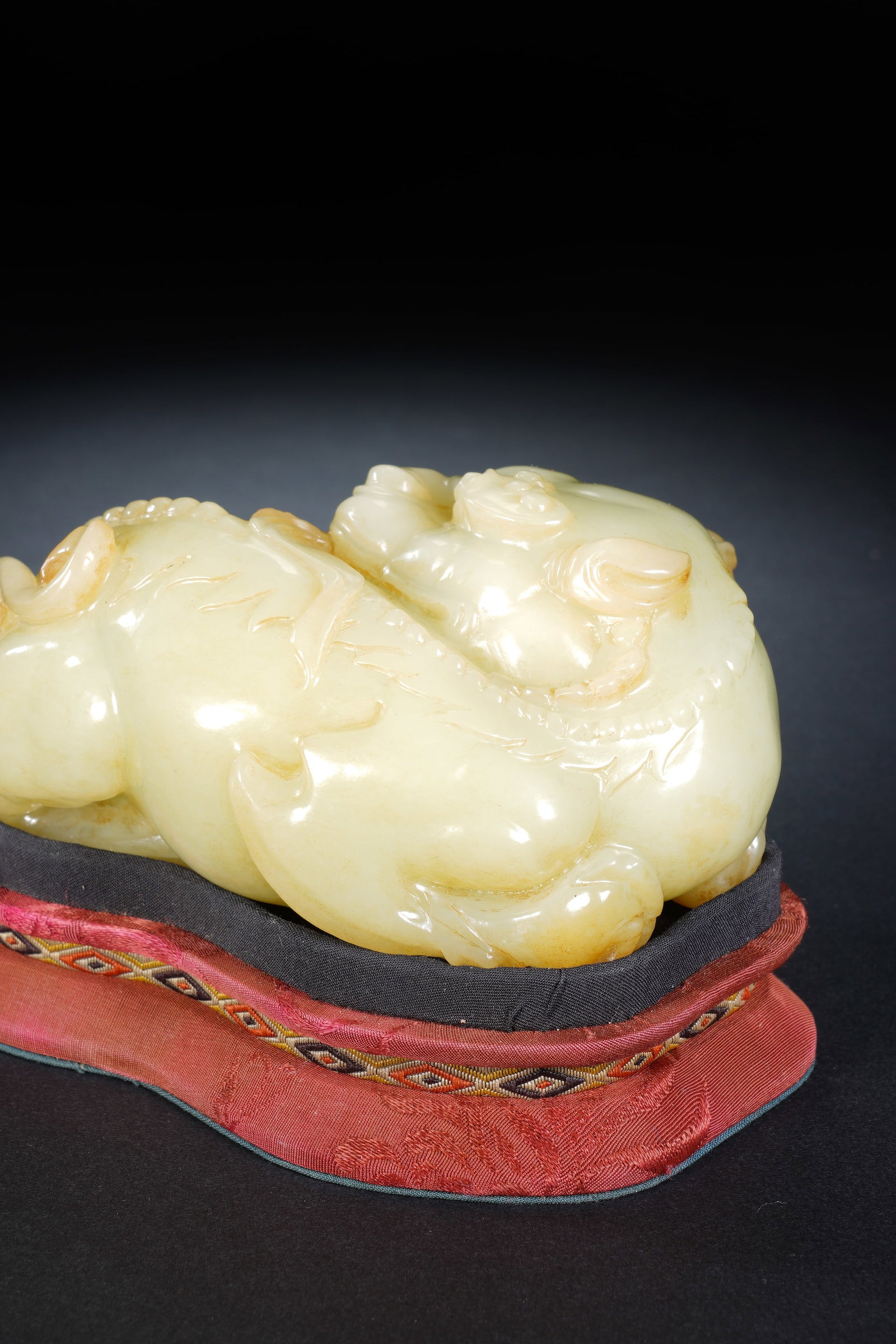 Jade Carved Beast Shape Figure - 6