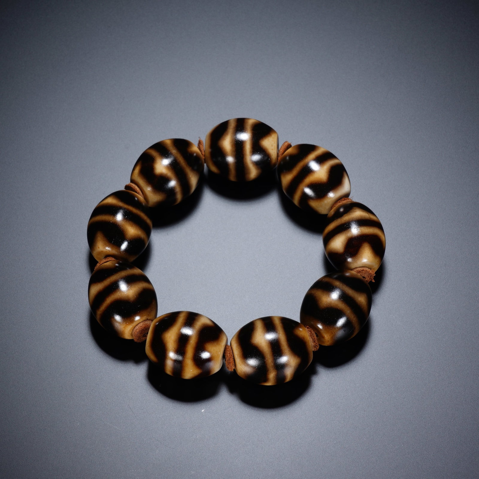 Agate Dzi Bead Bracelet: Agate Dzi Bead Bracelet (2.2cm,Weight 104g)