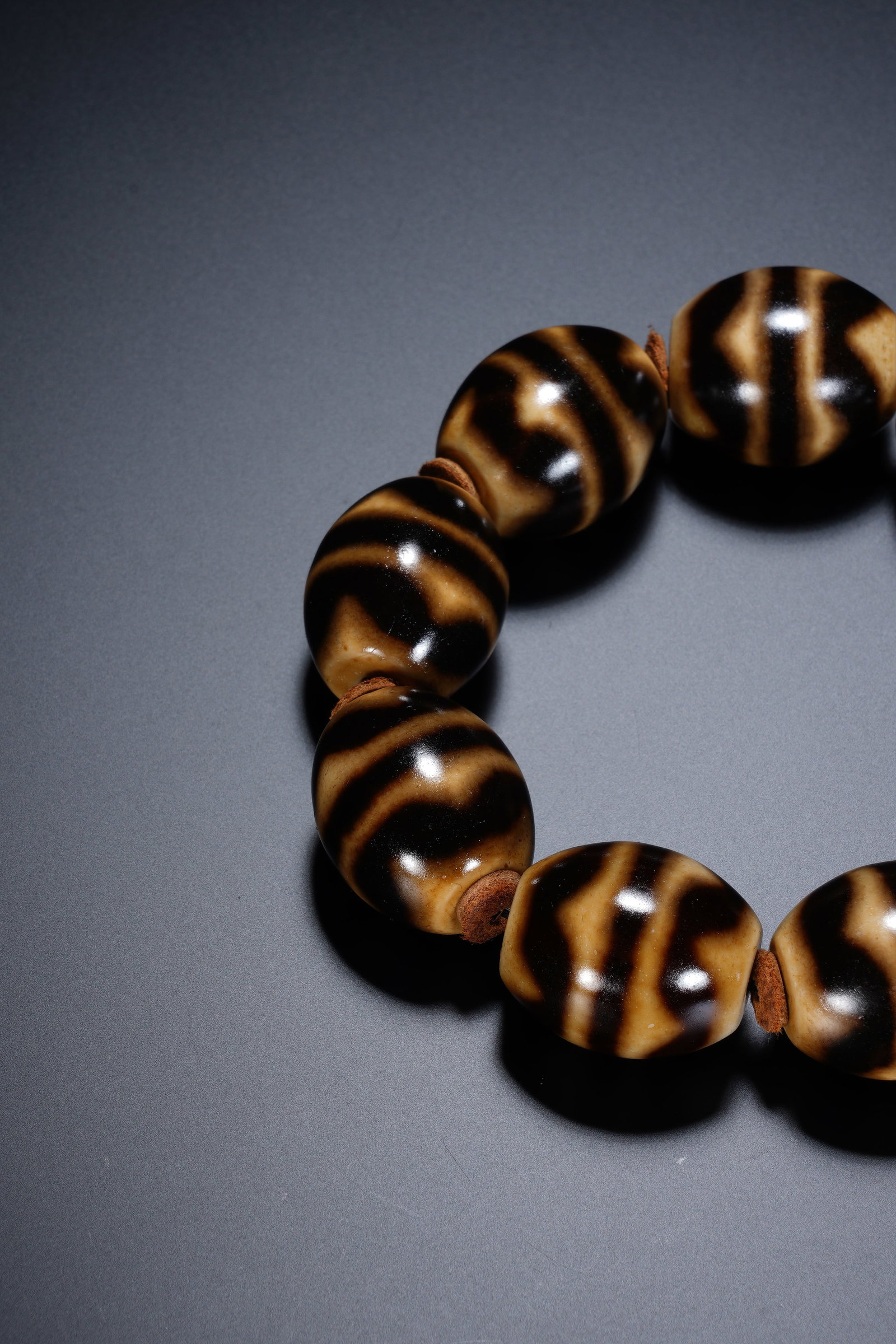 Agate Dzi Bead Bracelet - 2