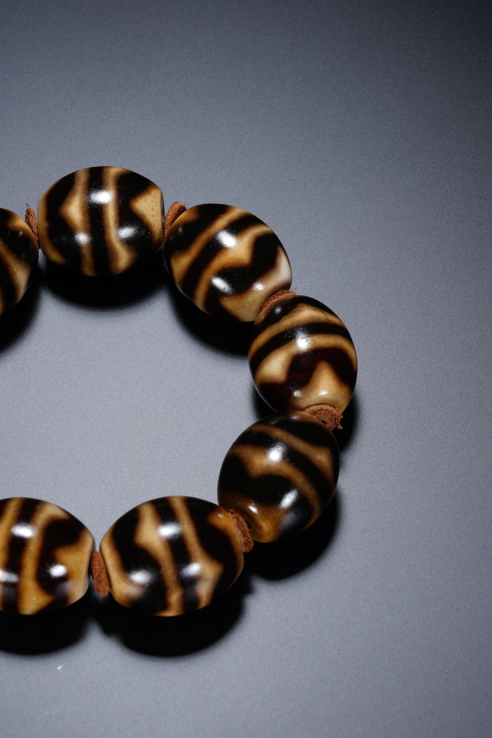 Agate Dzi Bead Bracelet - 3
