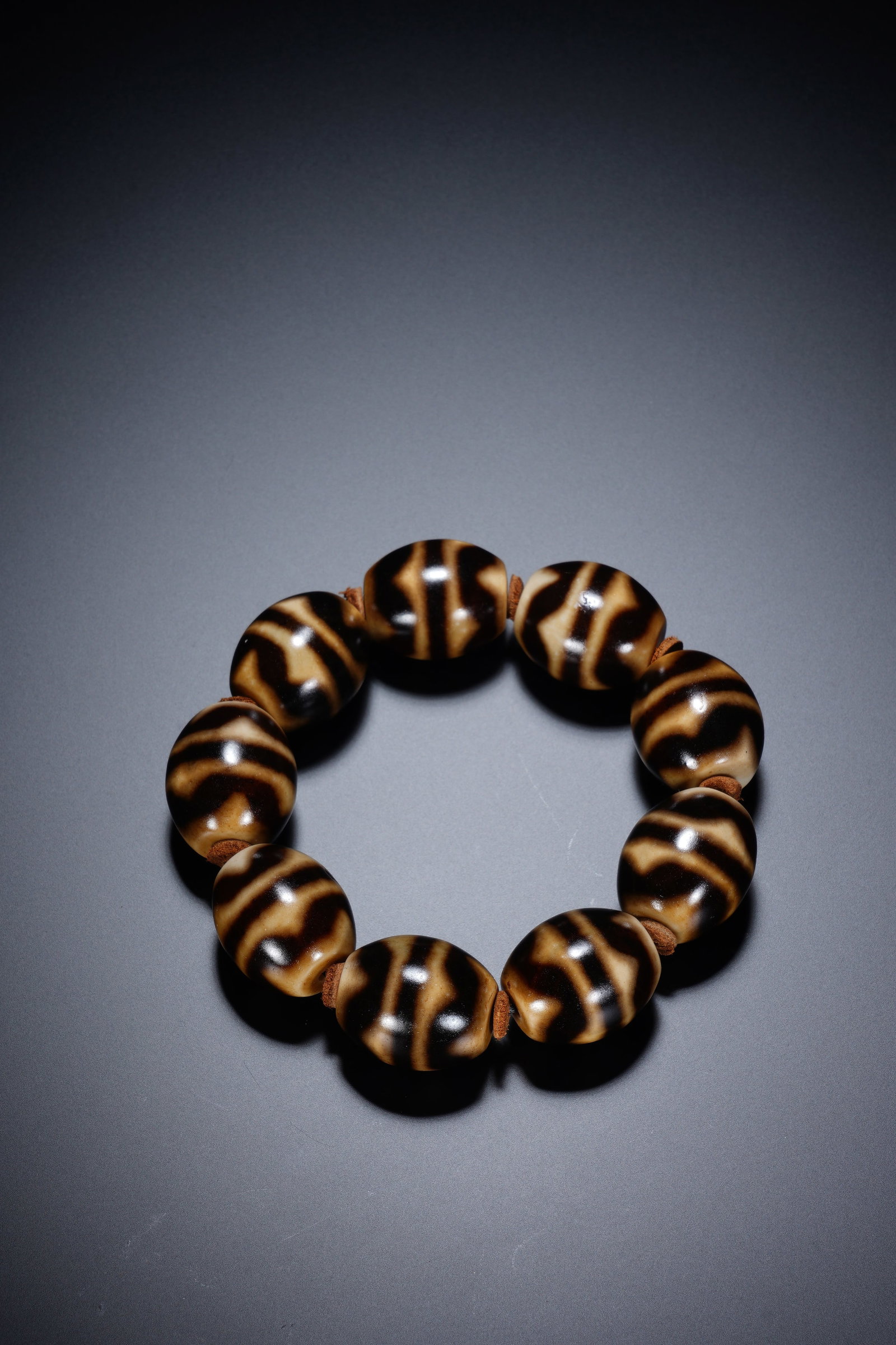 Agate Dzi Bead Bracelet - 4