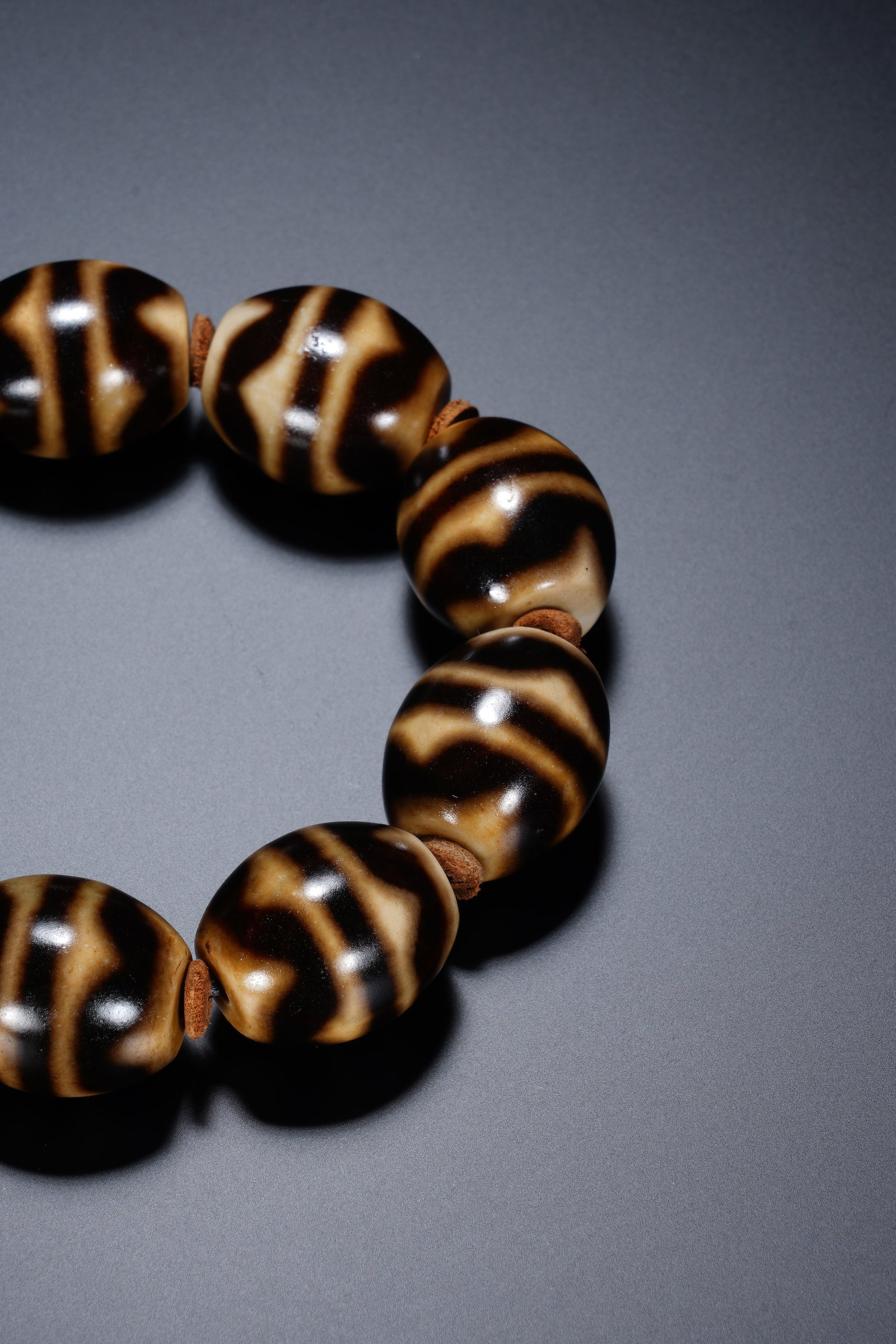 Agate Dzi Bead Bracelet - 6