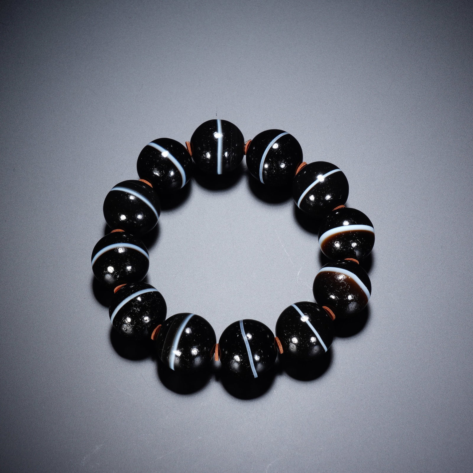 Agate Dzi Bead Bracelet: Agate Dzi Bead Bracelet (1.8cm,Weight 94g)