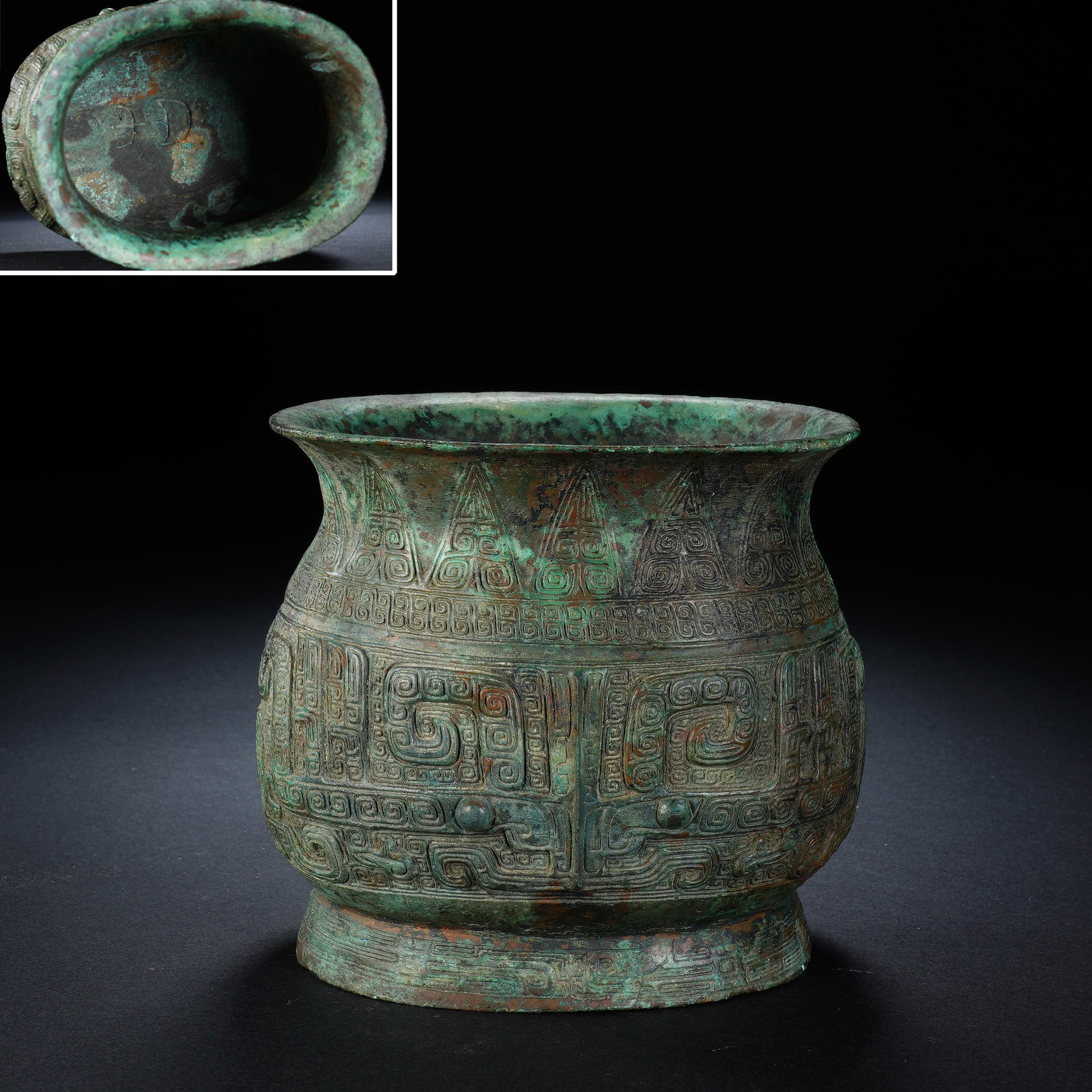 Chinese Bronze Carved Beast Face Pattern Pot: Chinese Bronze Carved Beast Face Pattern Pot (11 x 8 x 10cm,Weight 695g)