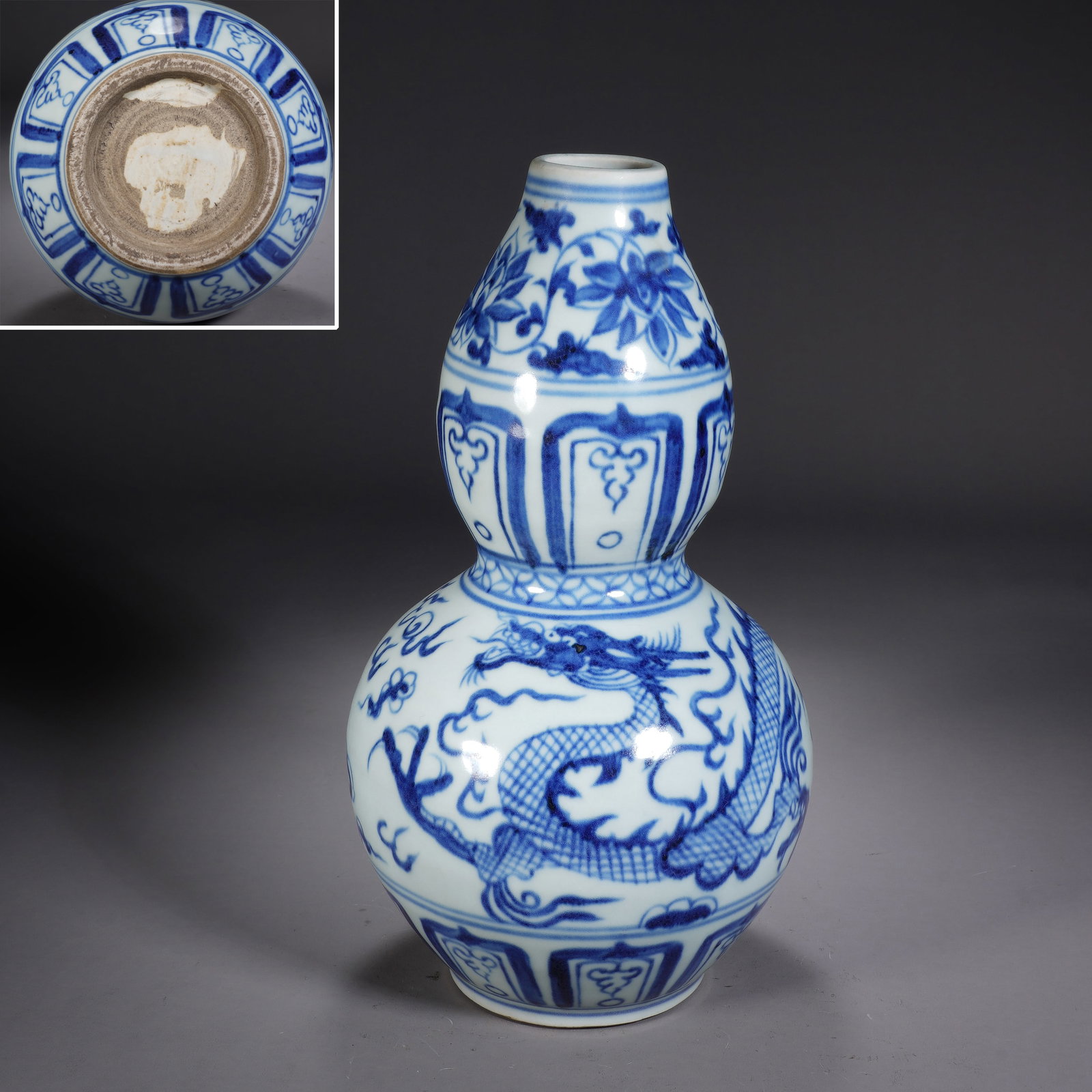 Blue and White Cloud and Dragon Pattern Porcelain Gourd Shape Vase: Blue and White Cloud and Dragon Pattern Porcelain Gourd Shape Vase (13 x 25cm)