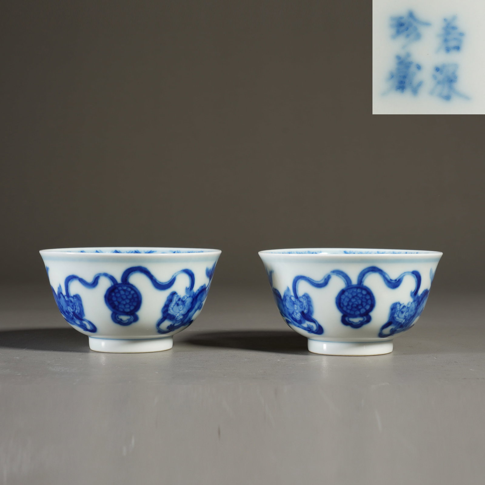 Pair of Blue and White Lion and Ball Pattern Porcelain Bowl: Pair of Blue and White Lion and Ball Pattern Porcelain Bowl (8 x 4.5cm)