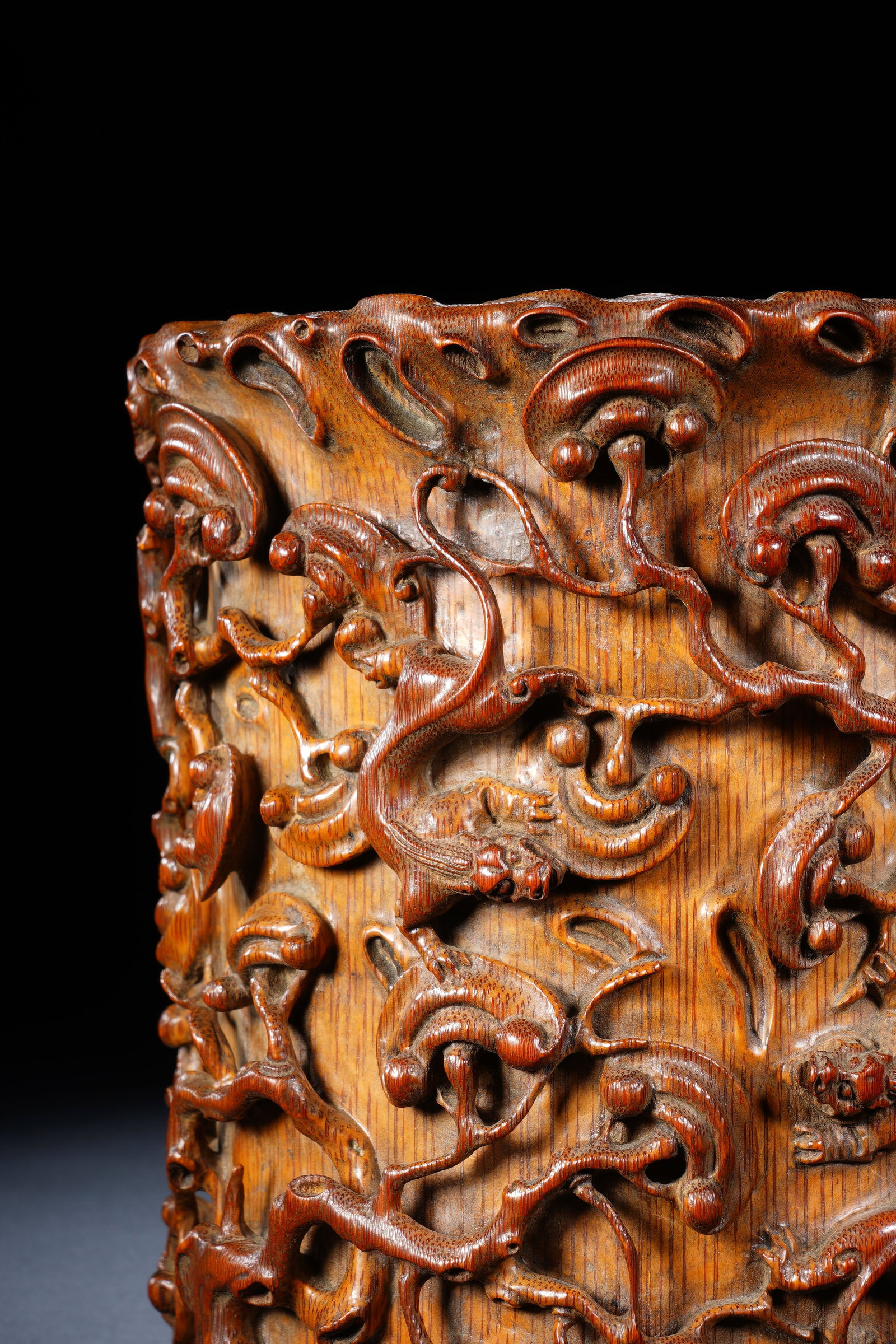Bamboo Carved Cloud and Chi Dragon Pattern Brush Pot - 3