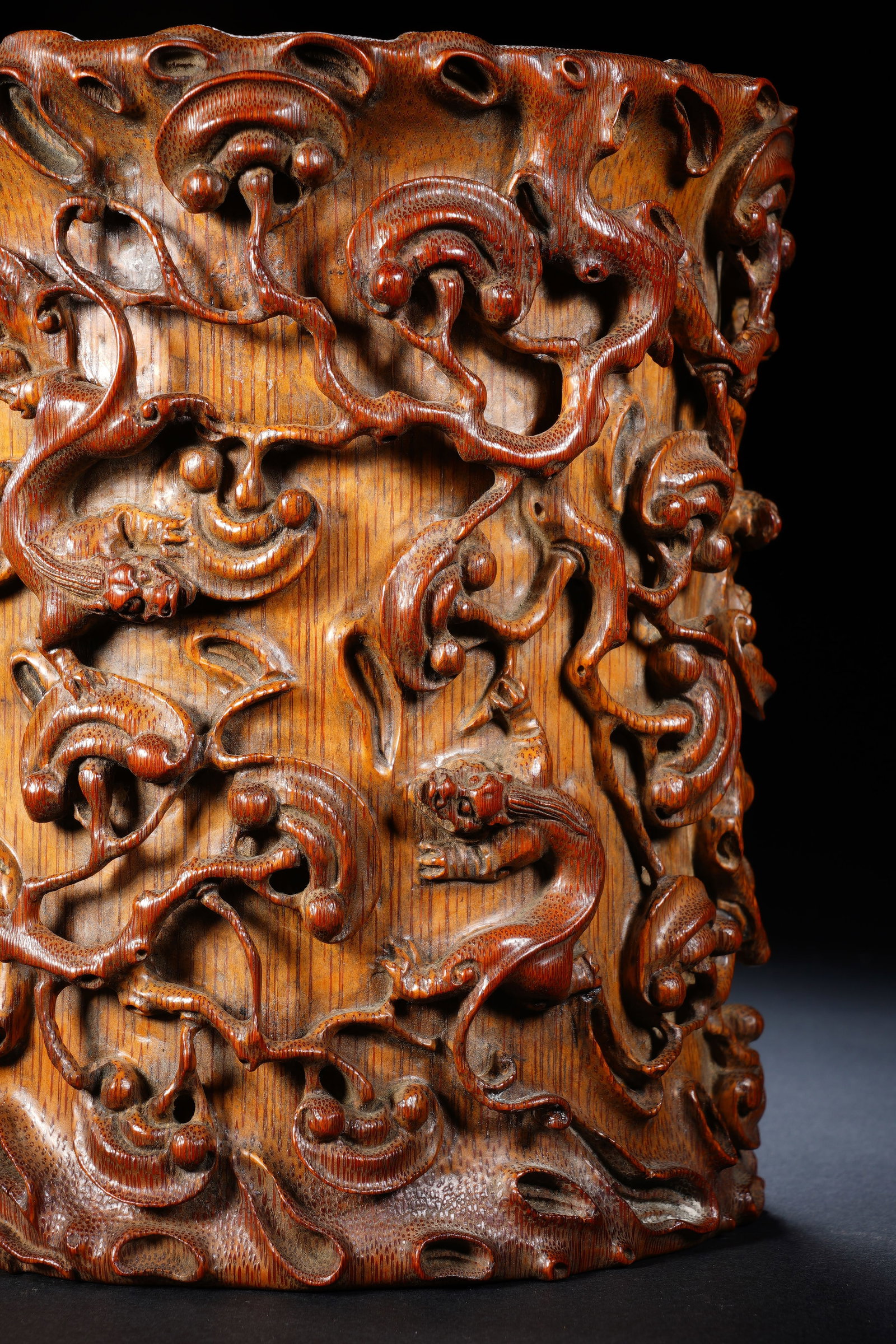 Bamboo Carved Cloud and Chi Dragon Pattern Brush Pot - 4