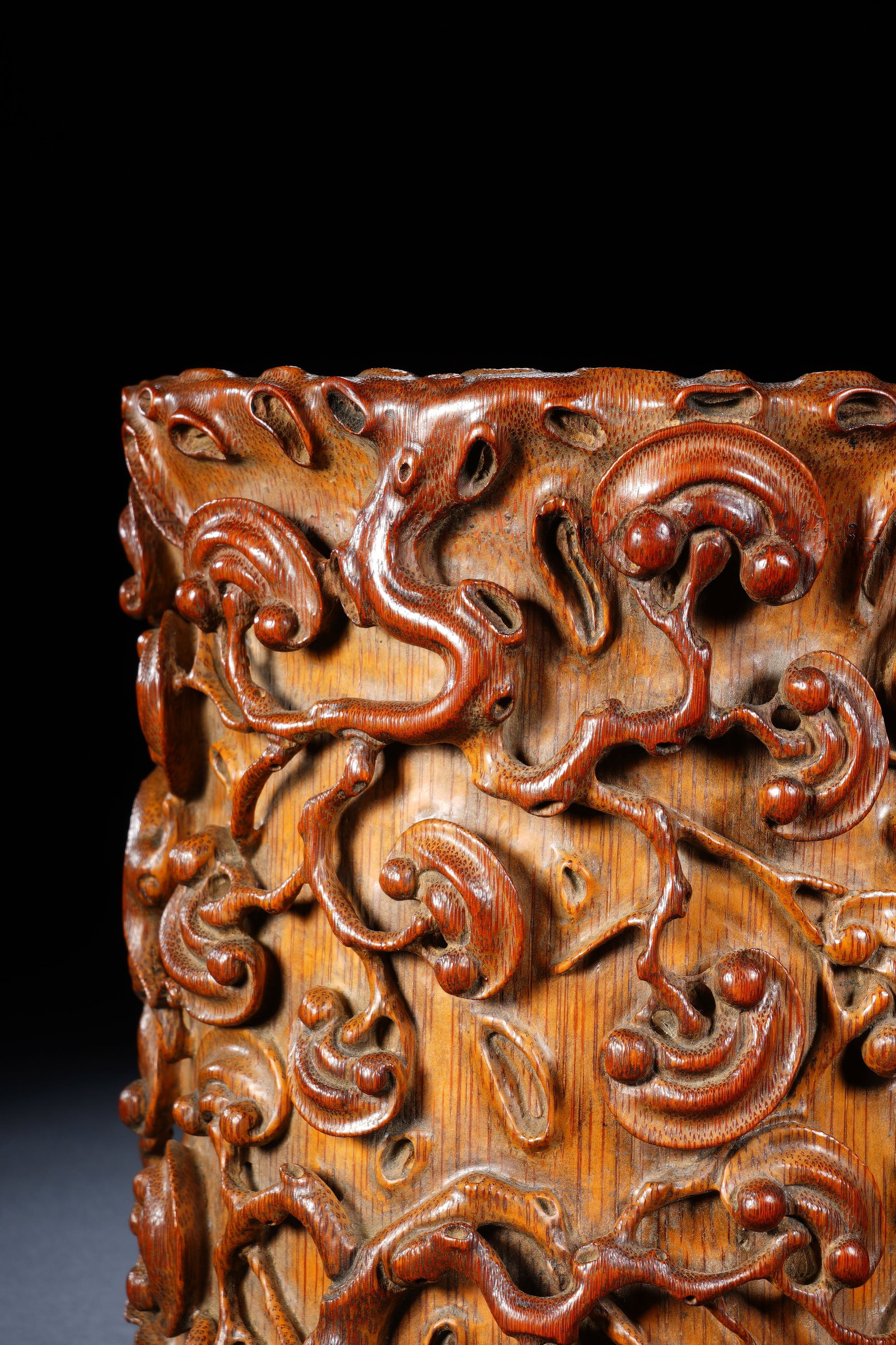 Bamboo Carved Cloud and Chi Dragon Pattern Brush Pot - 6