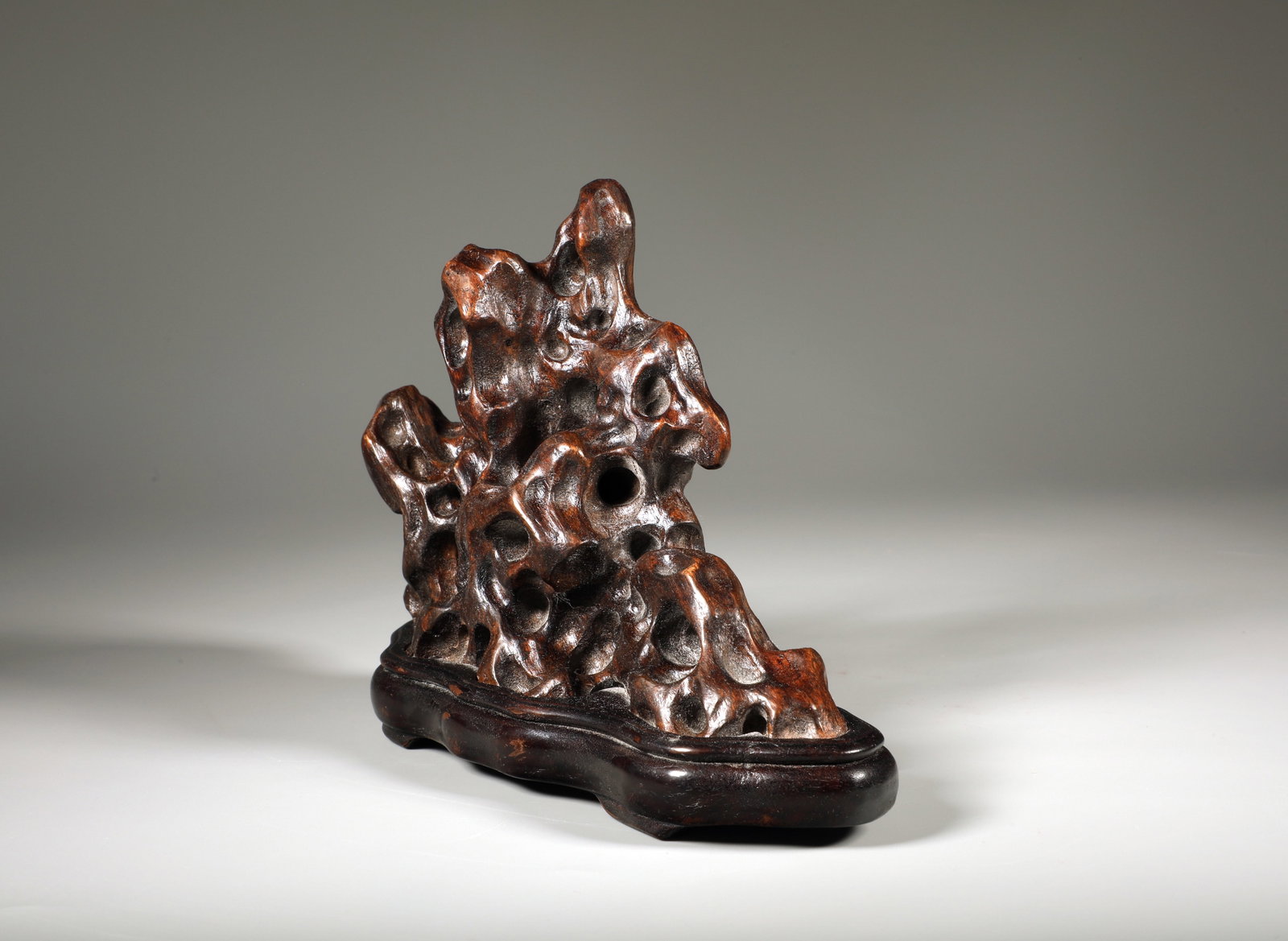 A EAGLEWOOD CARVED CAVE MOUNTAIN BRUSH REST - 2
