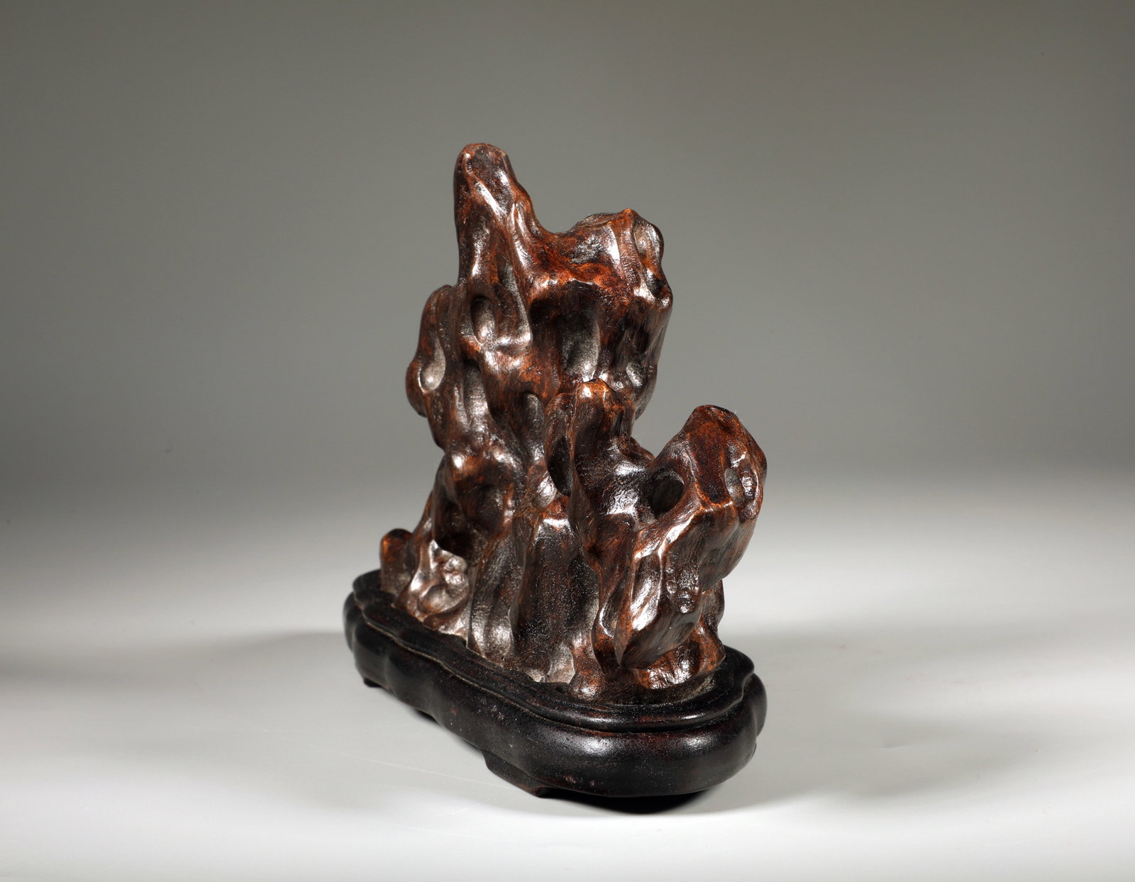 A EAGLEWOOD CARVED CAVE MOUNTAIN BRUSH REST - 4