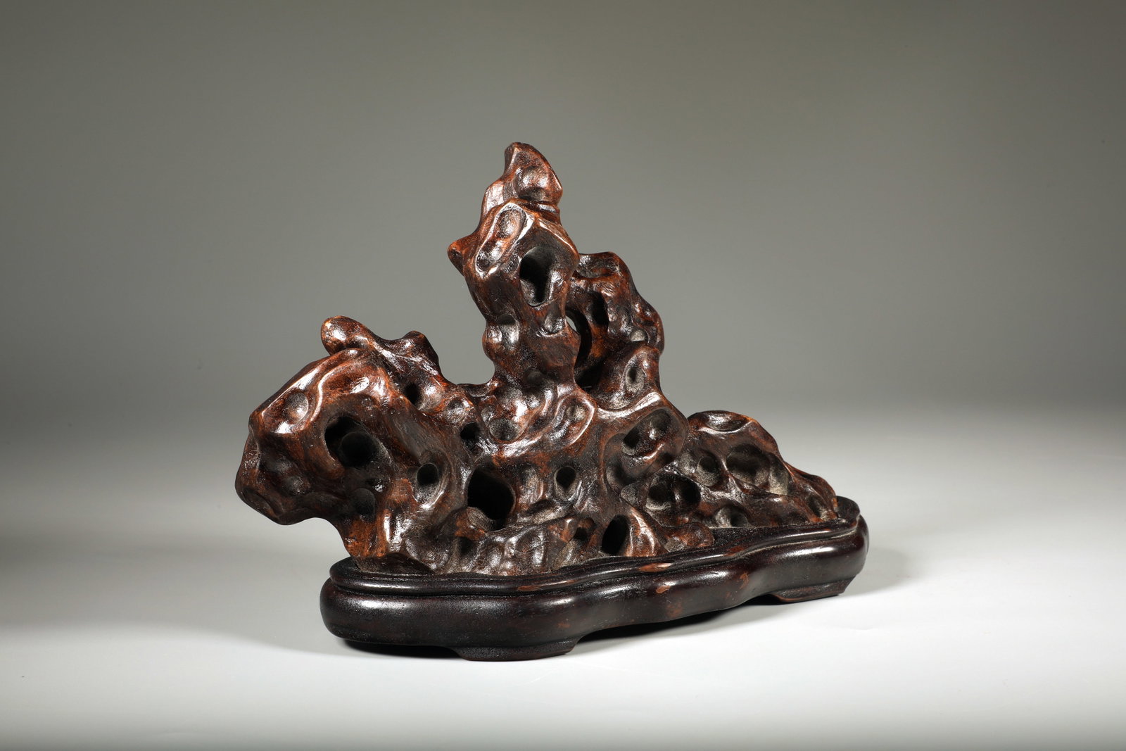 A EAGLEWOOD CARVED CAVE MOUNTAIN BRUSH REST - 5
