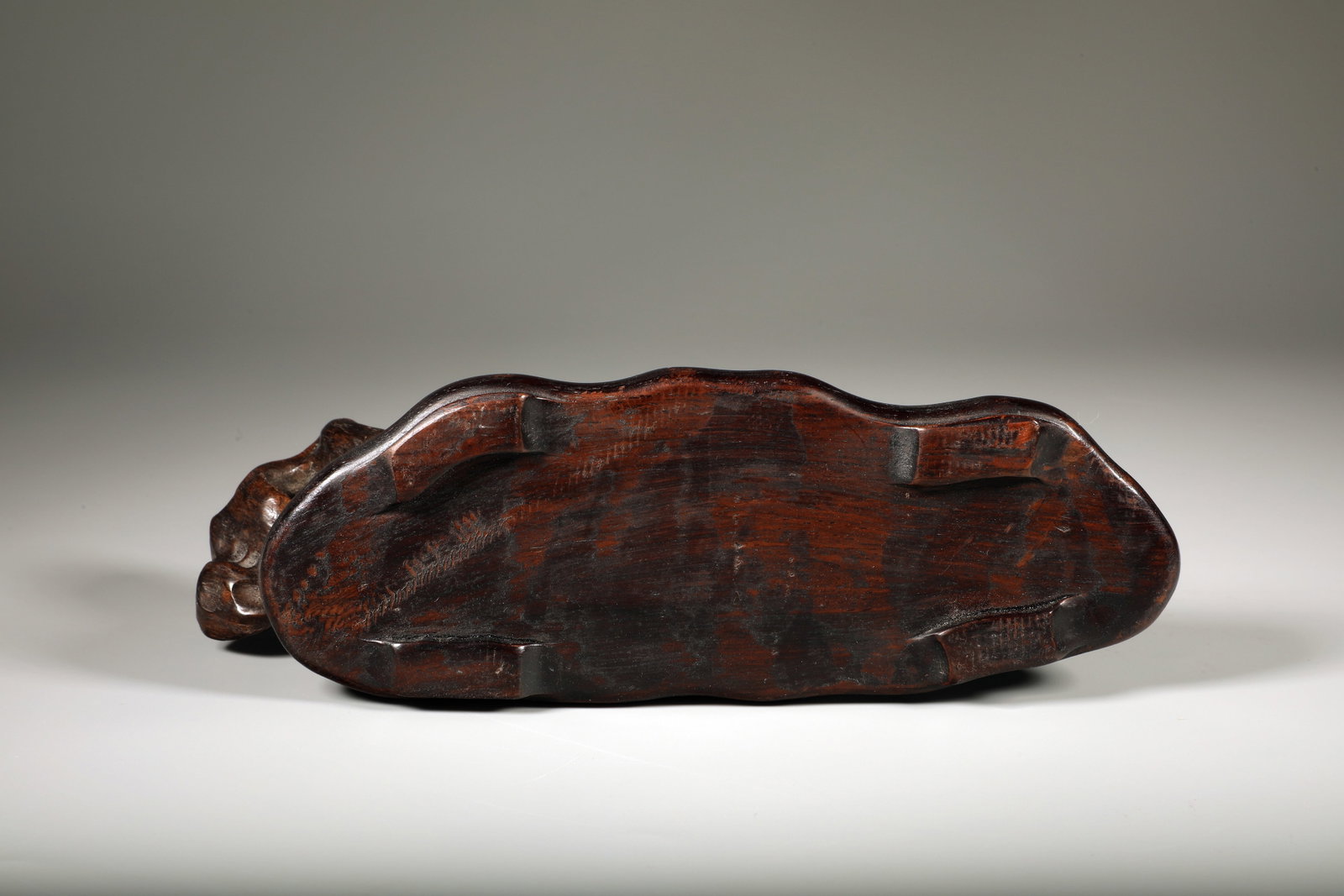 A EAGLEWOOD CARVED CAVE MOUNTAIN BRUSH REST - 6